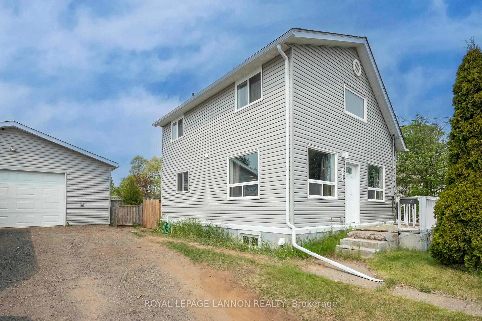 Photo 3 of 455 Leslie Avenue, Thunder Bay, Current River — HOMEH