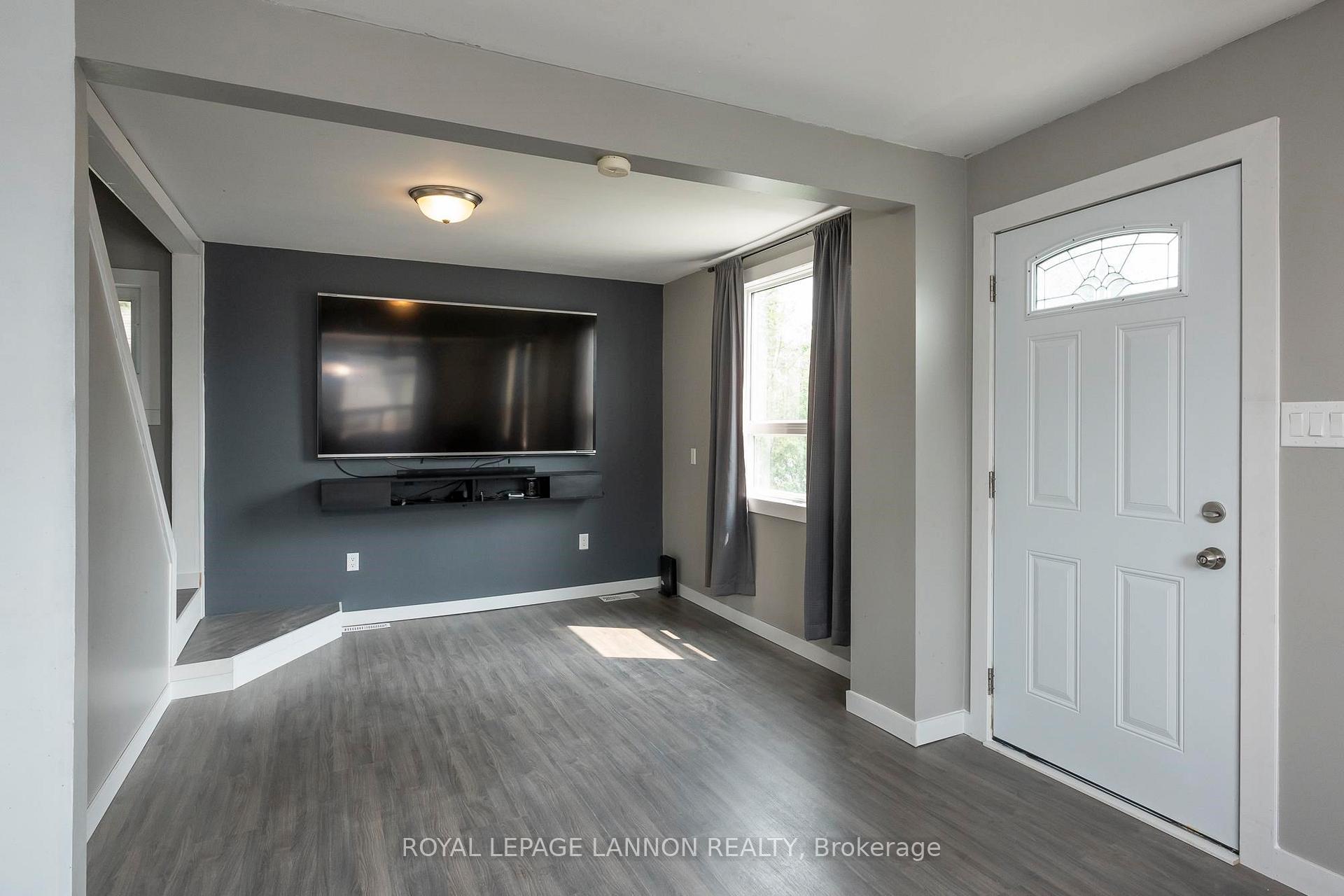 Photo 6 of 455 Leslie Avenue, Thunder Bay, Current River — HOMEH