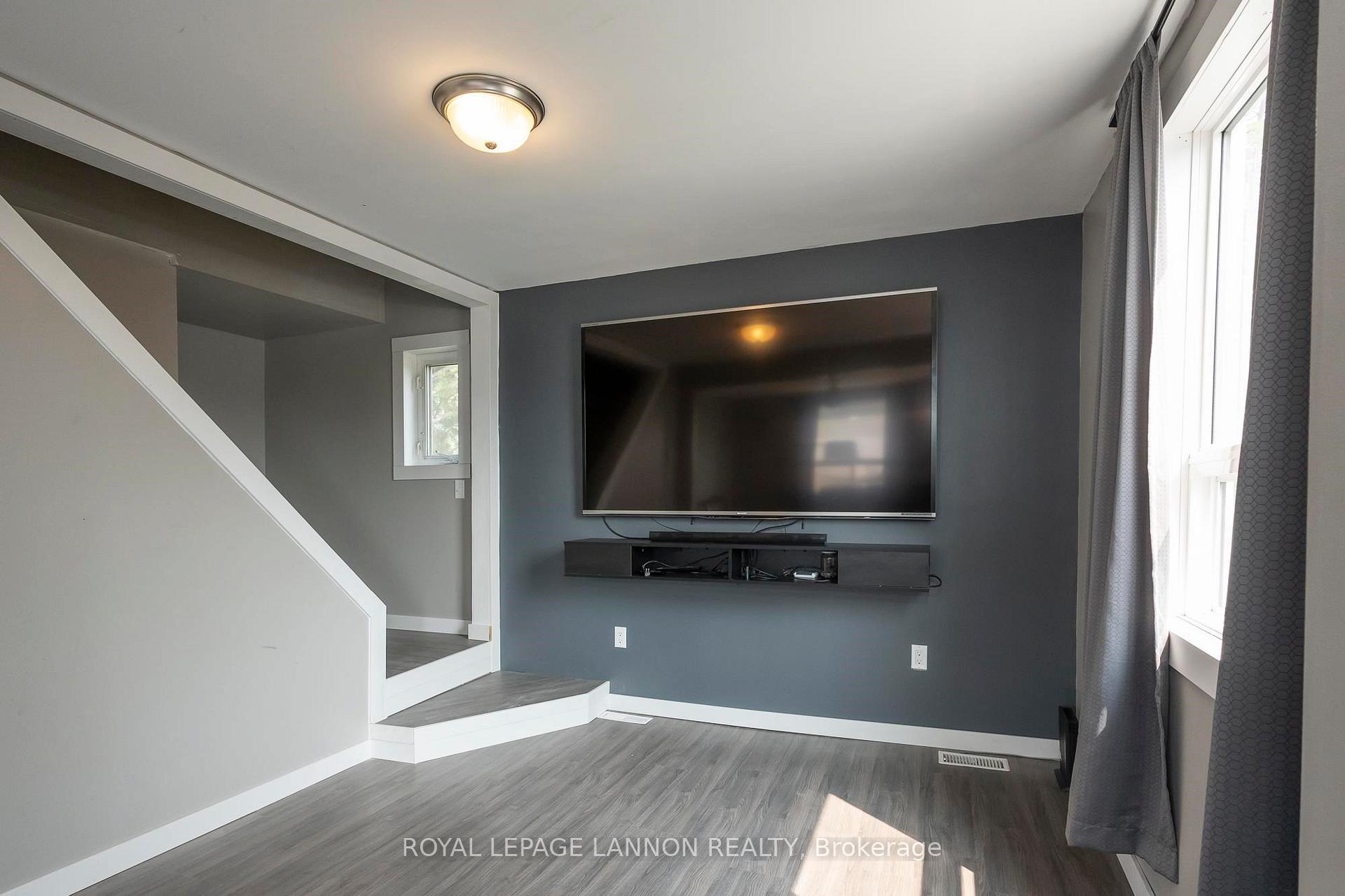 Photo 7 of 455 Leslie Avenue, Thunder Bay, Current River — HOMEH