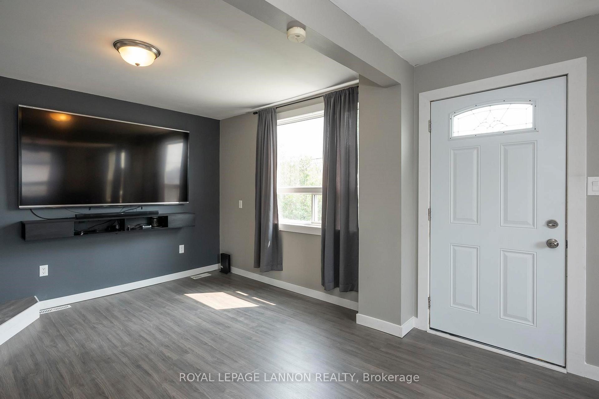 Photo 11 of 455 Leslie Avenue, Thunder Bay, Current River — HOMEH