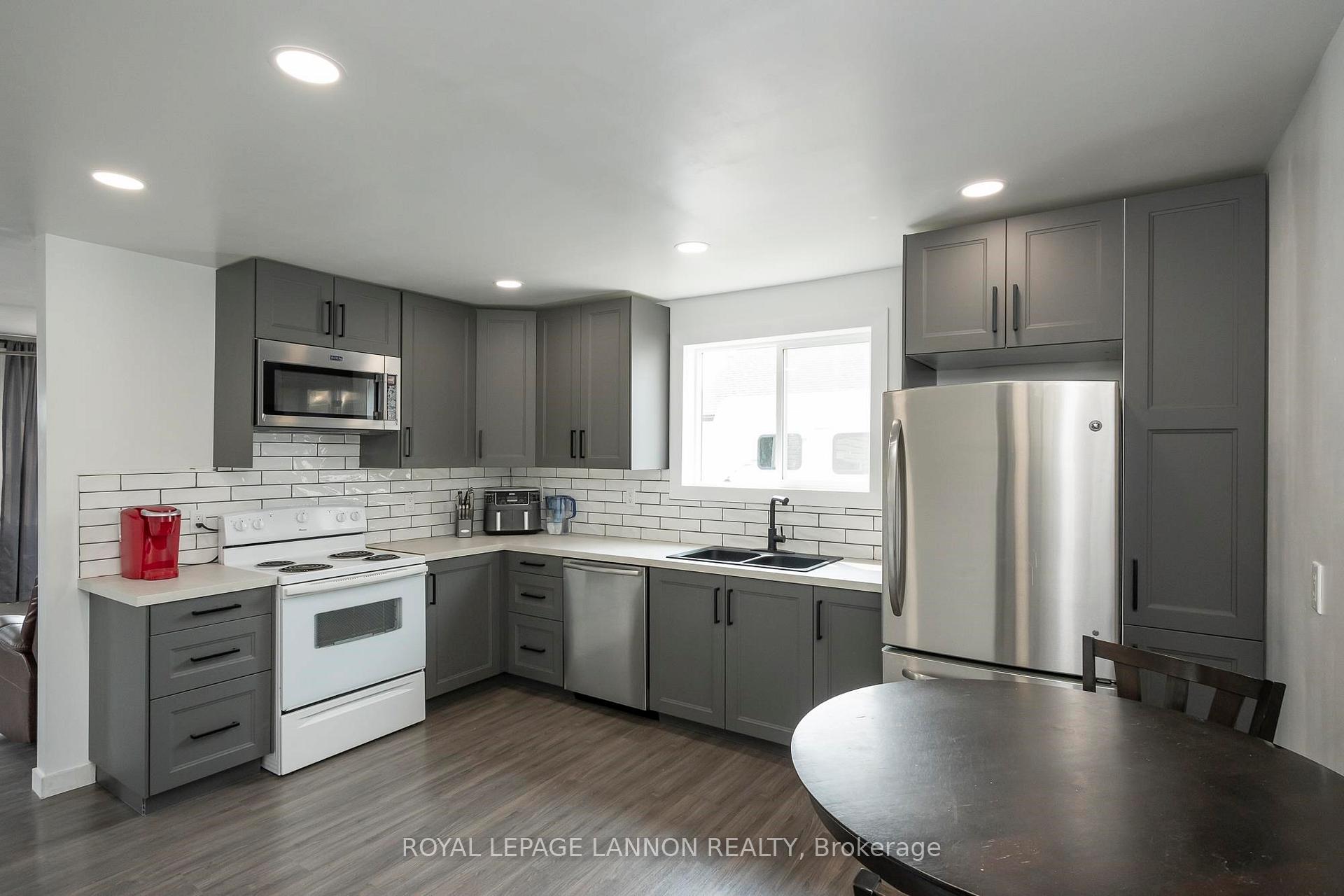 Photo 12 of 455 Leslie Avenue, Thunder Bay, Current River — HOMEH