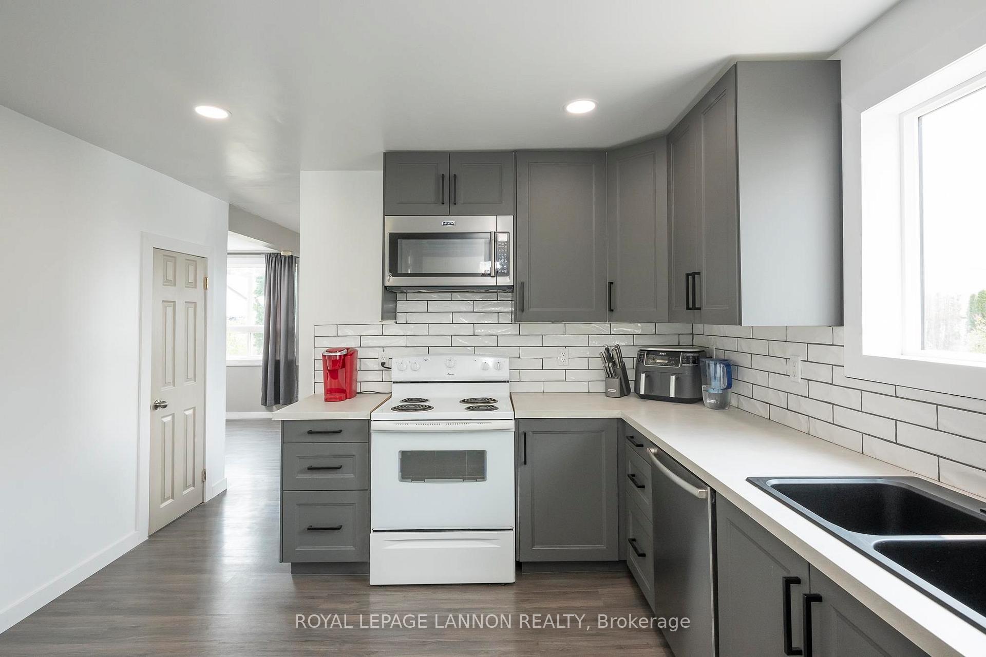 Photo 13 of 455 Leslie Avenue, Thunder Bay, Current River — HOMEH