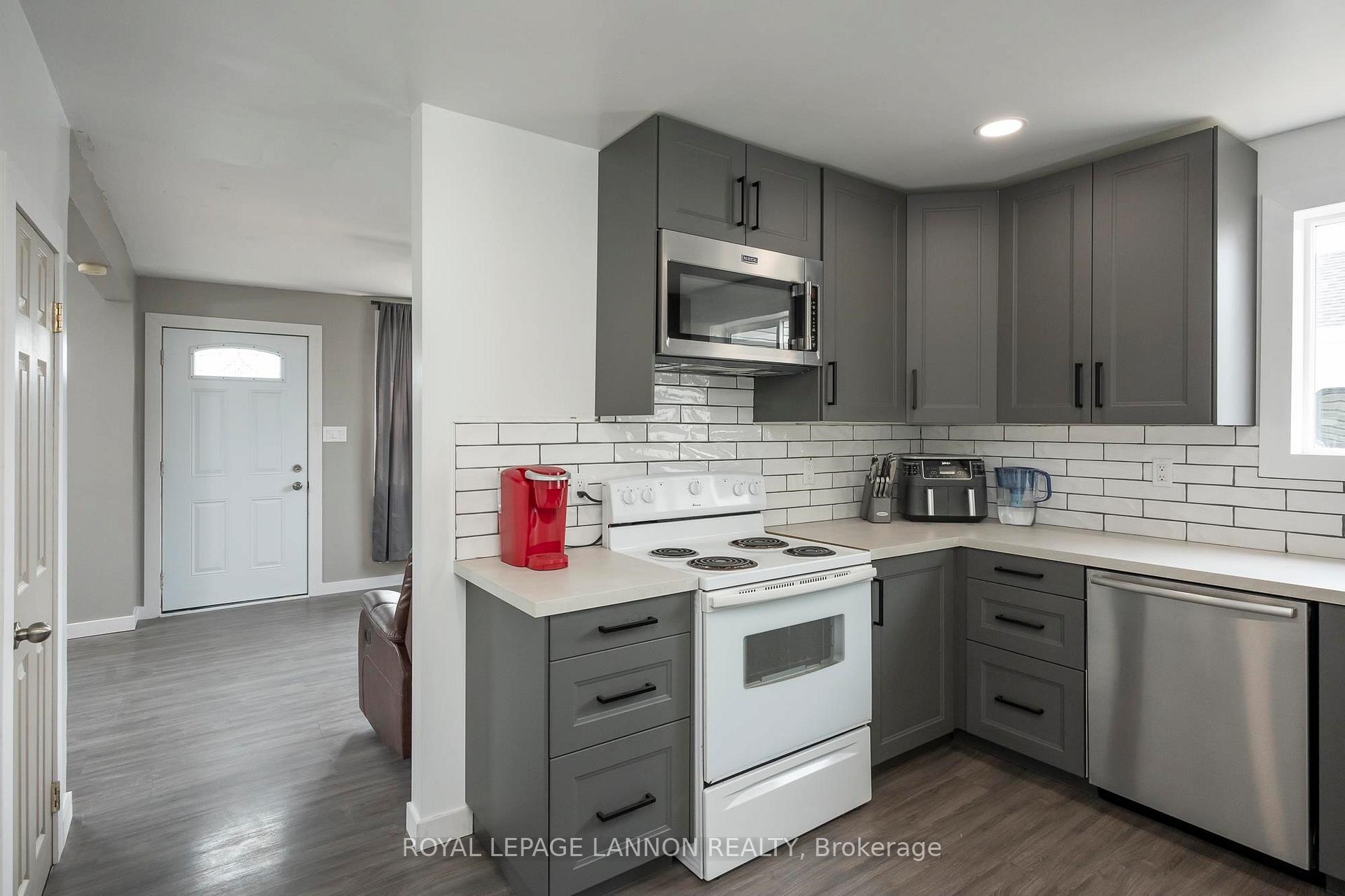 Photo 14 of 455 Leslie Avenue, Thunder Bay, Current River — HOMEH