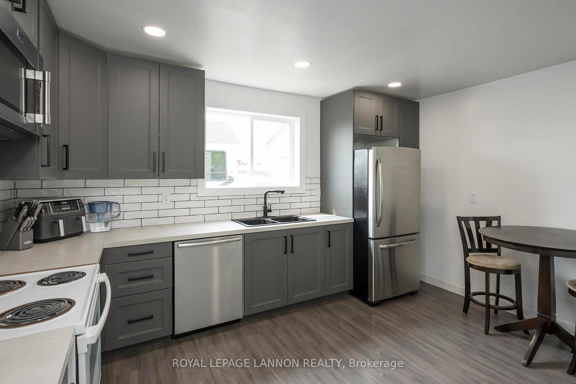 Photo 15 of 455 Leslie Avenue, Thunder Bay, Current River — HOMEH