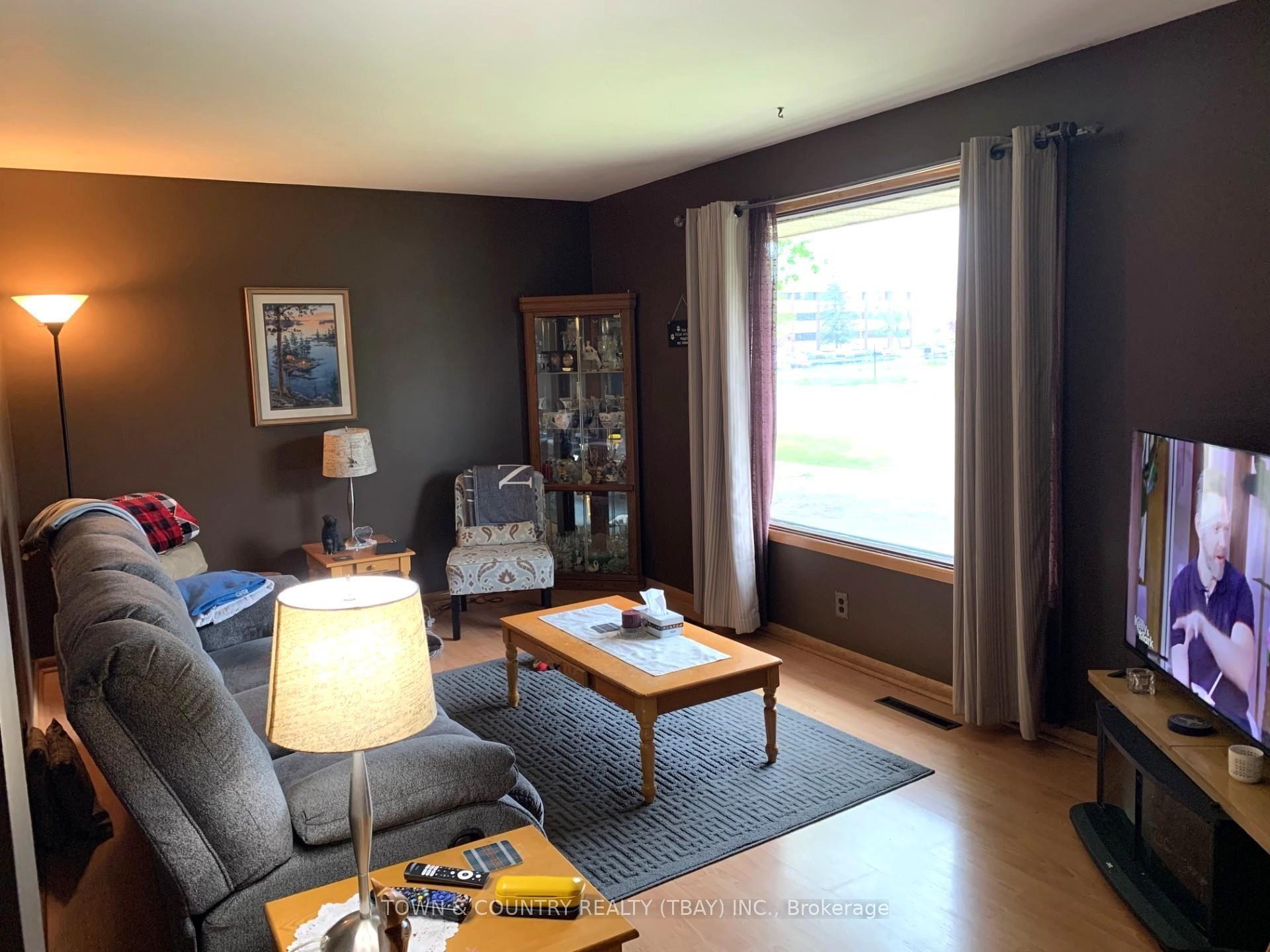 Photo 2 of 456 James St S, Thunder Bay, Green Acres — HOMEH