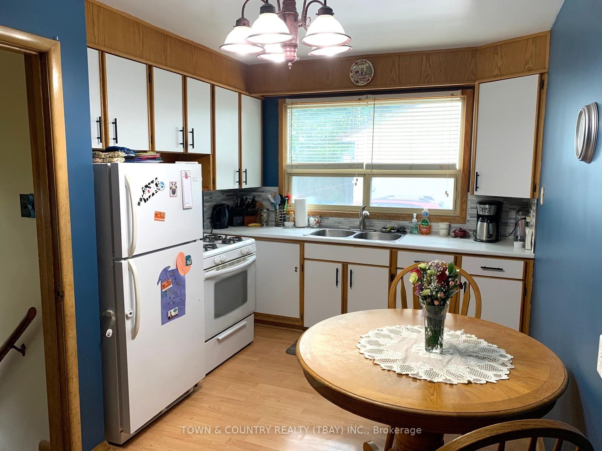Photo 3 of 456 James St S, Thunder Bay, Green Acres — HOMEH
