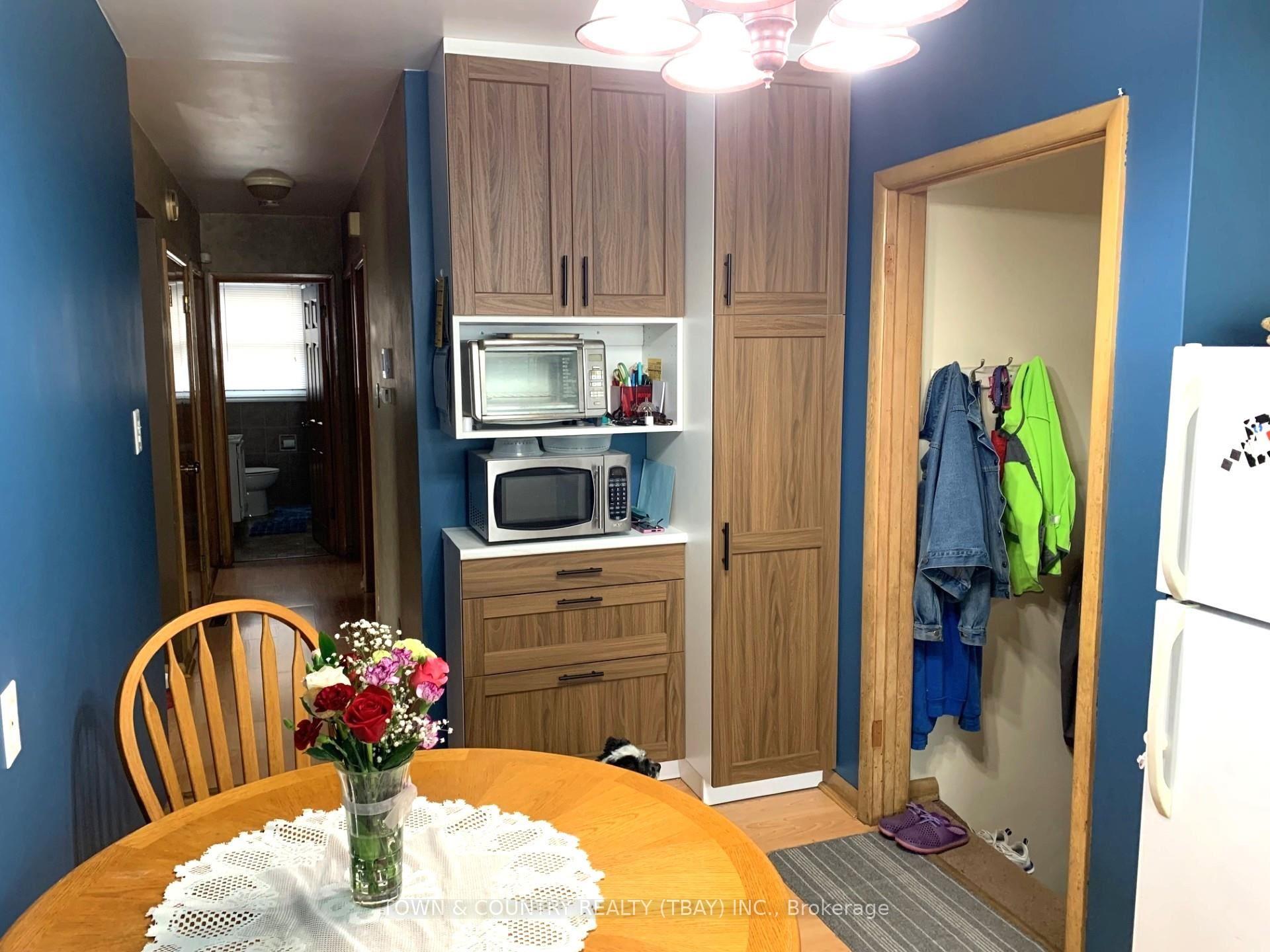 Photo 4 of 456 James St S, Thunder Bay, Green Acres — HOMEH