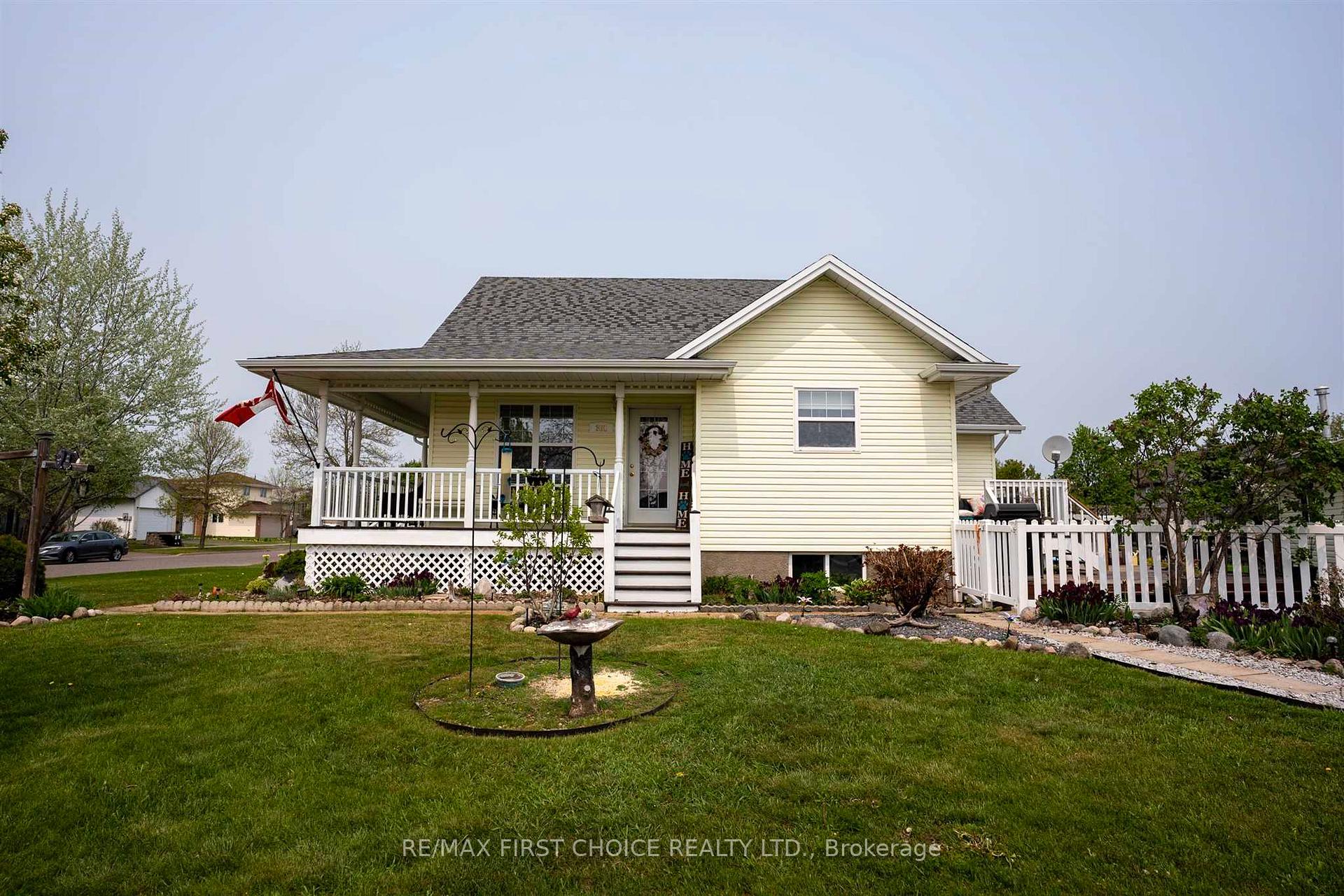 Photo 3 of 301 Caribou Crescent, Thunder Bay, Parkdale — HOMEH