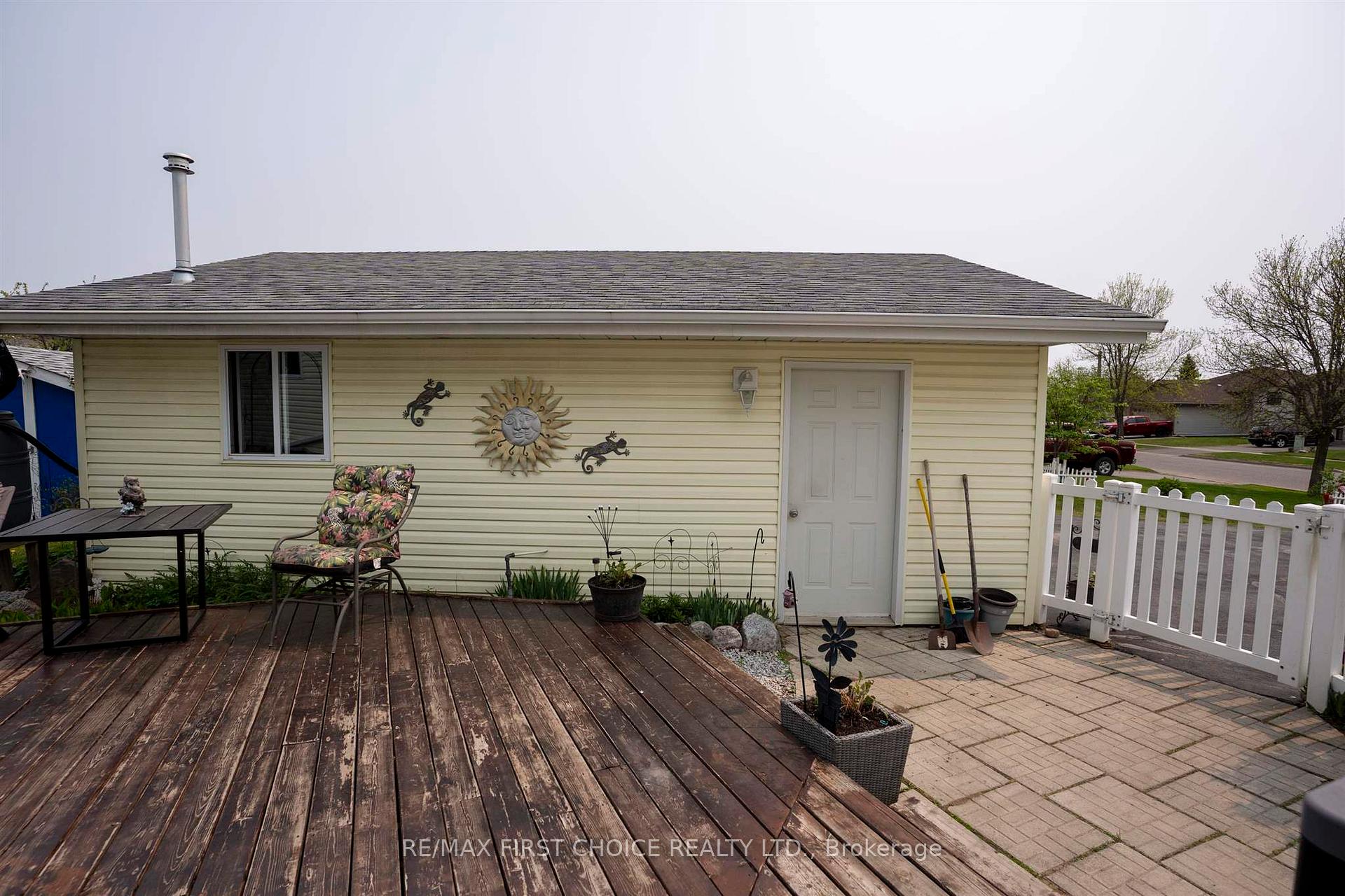 Photo 7 of 301 Caribou Crescent, Thunder Bay, Parkdale — HOMEH