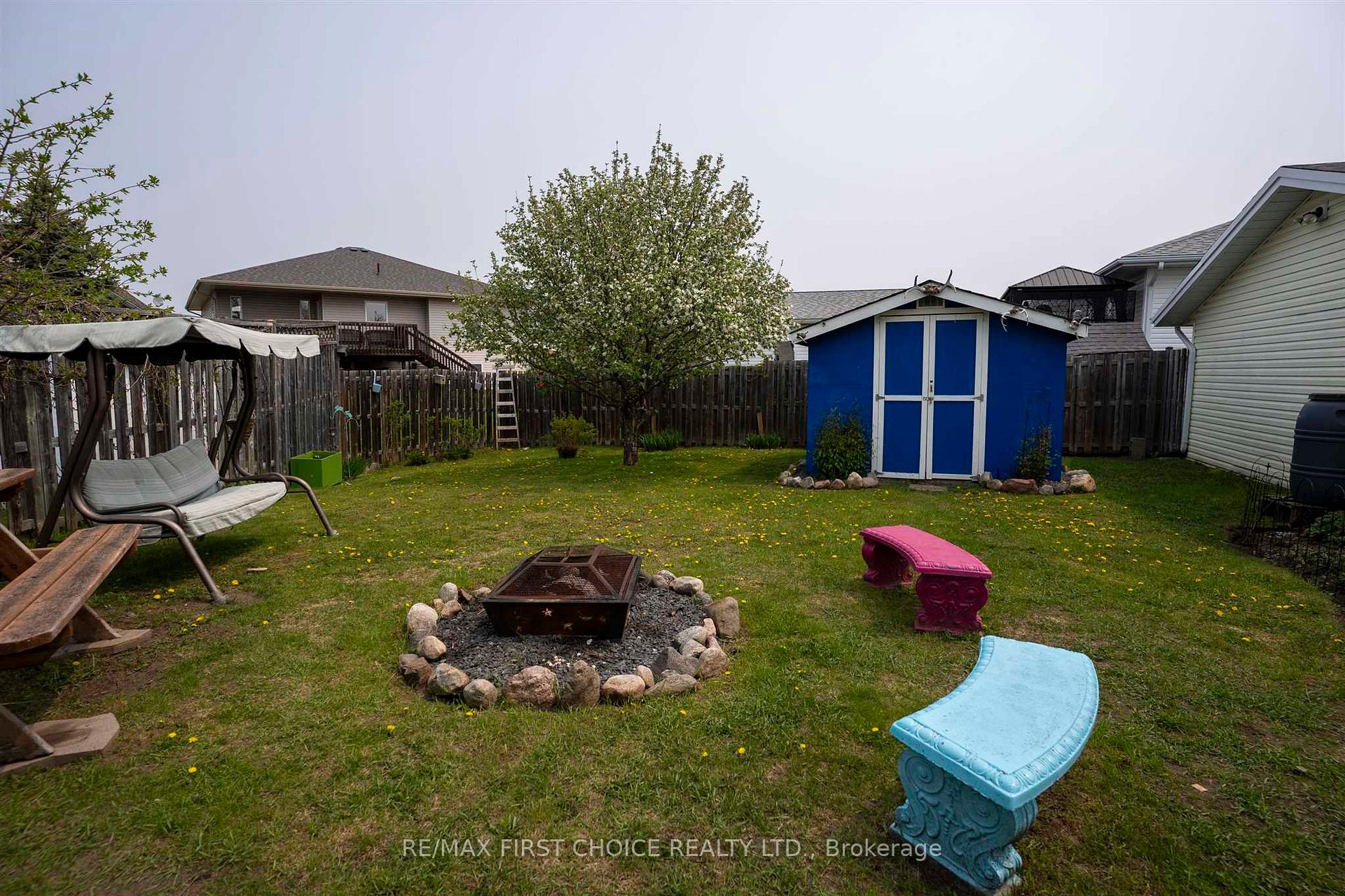 Photo 8 of 301 Caribou Crescent, Thunder Bay, Parkdale — HOMEH