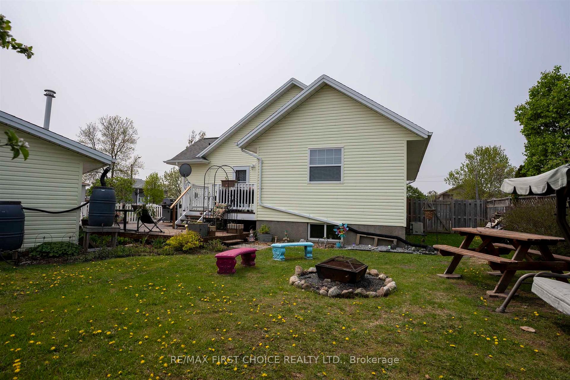 Photo 9 of 301 Caribou Crescent, Thunder Bay, Parkdale — HOMEH