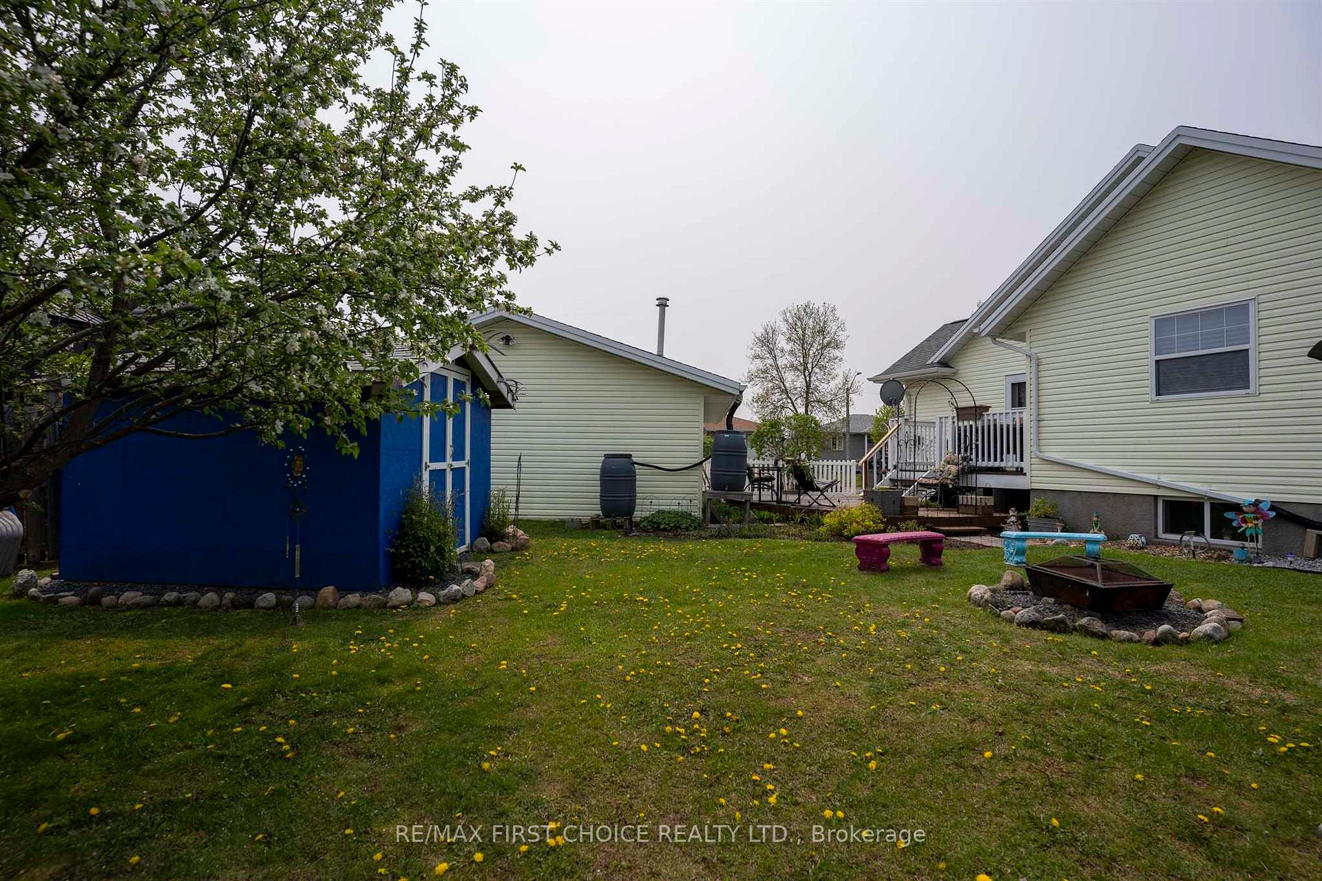Photo 10 of 301 Caribou Crescent, Thunder Bay, Parkdale — HOMEH