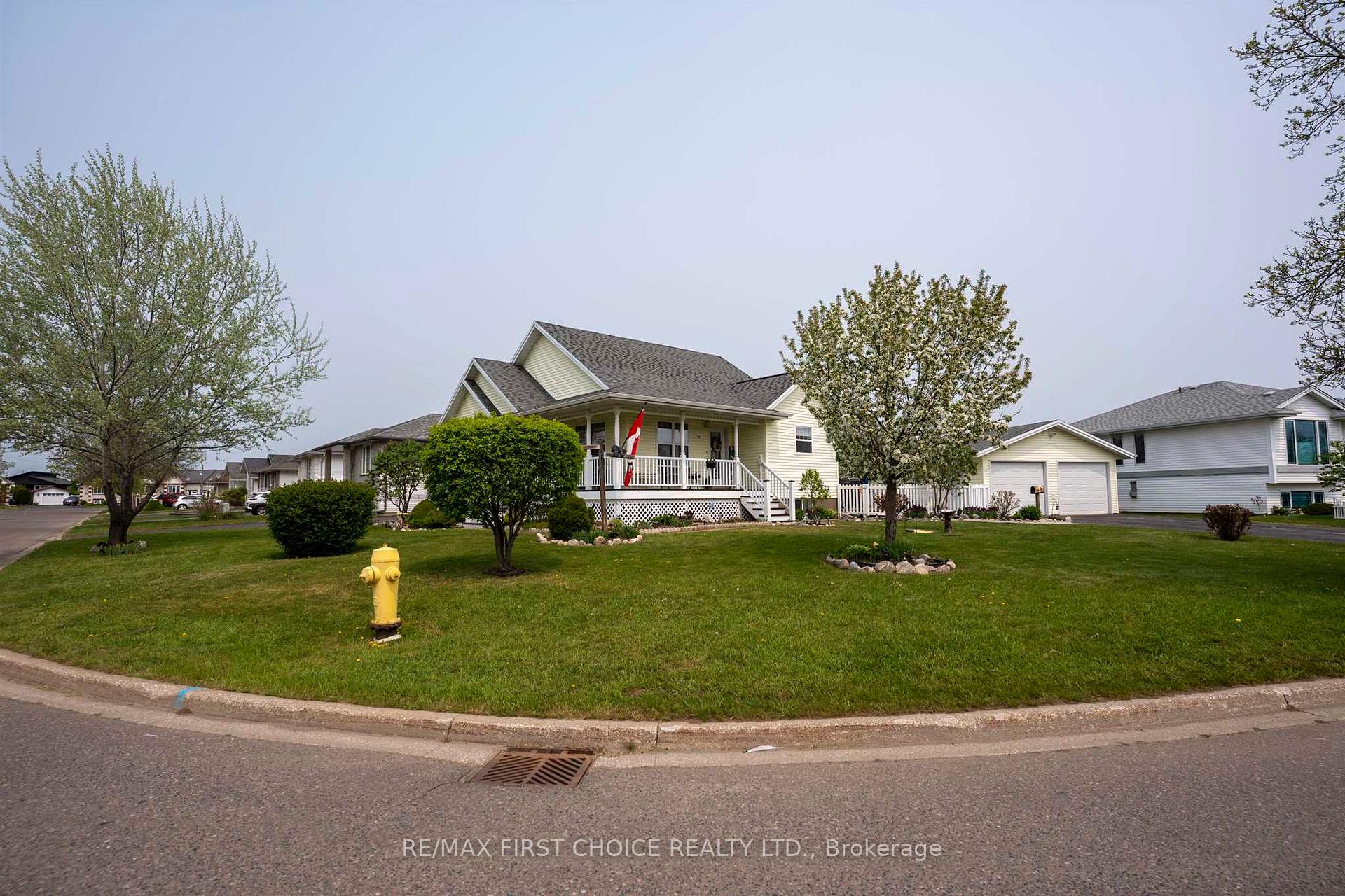 Photo 12 of 301 Caribou Crescent, Thunder Bay, Parkdale — HOMEH