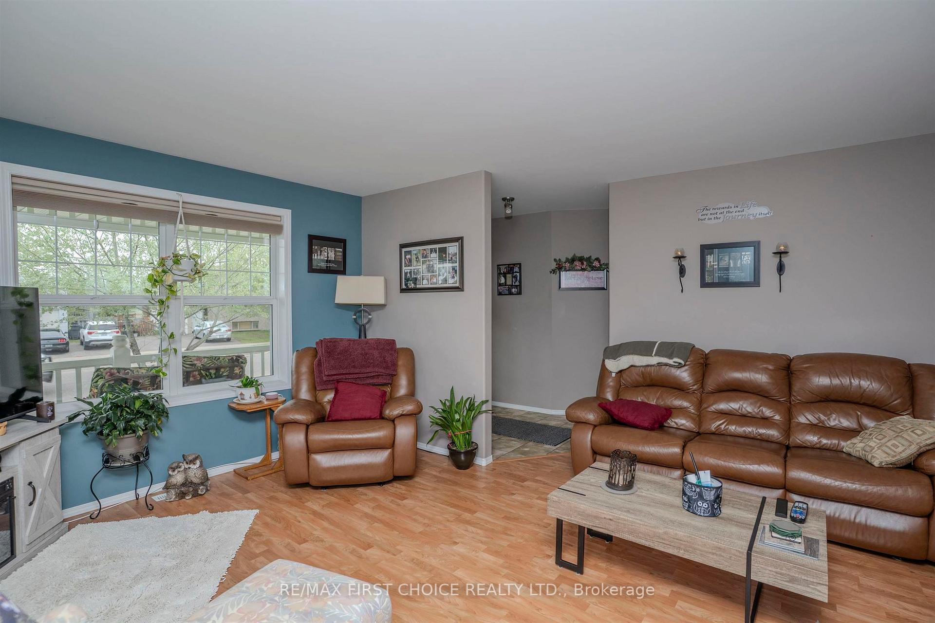 Photo 15 of 301 Caribou Crescent, Thunder Bay, Parkdale — HOMEH