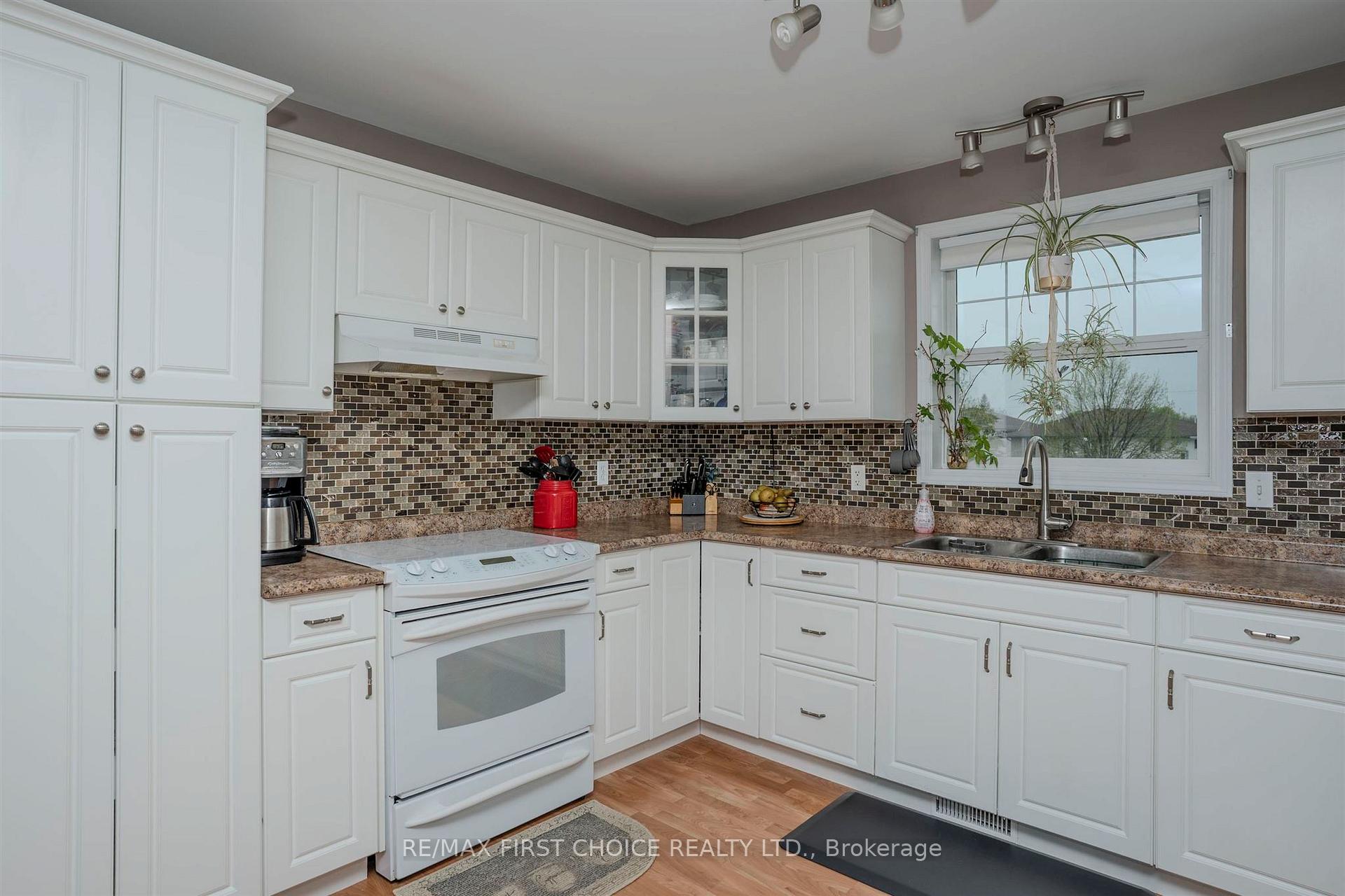 Photo 23 of 301 Caribou Crescent, Thunder Bay, Parkdale — HOMEH