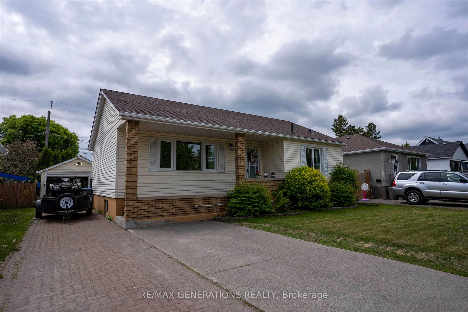 Photo 1 of 2024 Hamilton Avenue, Thunder Bay, Hyde Park — HOMEH