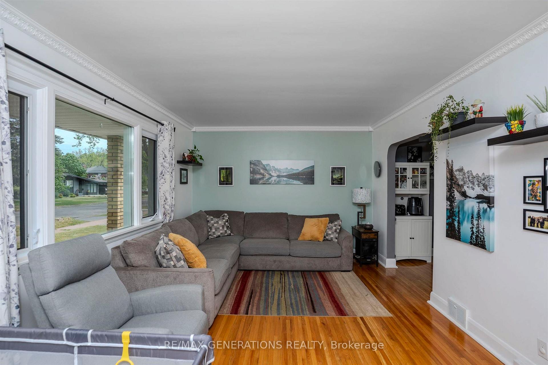Photo 2 of 2024 Hamilton Avenue, Thunder Bay, Hyde Park — HOMEH
