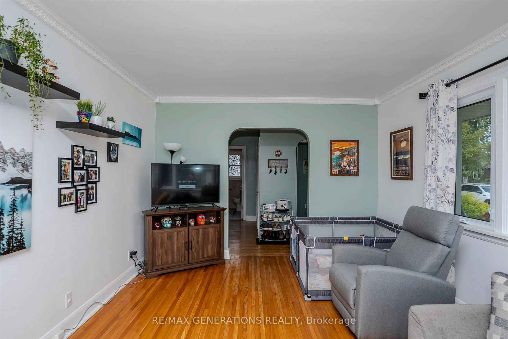 Photo 5 of 2024 Hamilton Avenue, Thunder Bay, Hyde Park — HOMEH