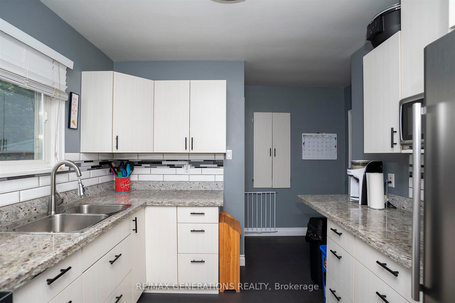 Photo 10 of 2024 Hamilton Avenue, Thunder Bay, Hyde Park — HOMEH