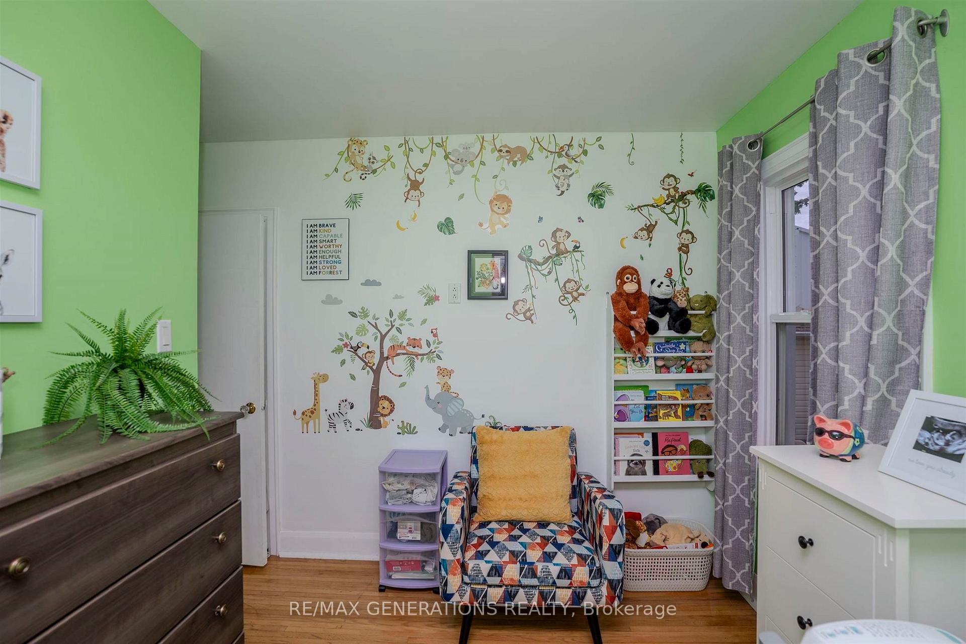 Photo 11 of 2024 Hamilton Avenue, Thunder Bay, Hyde Park — HOMEH