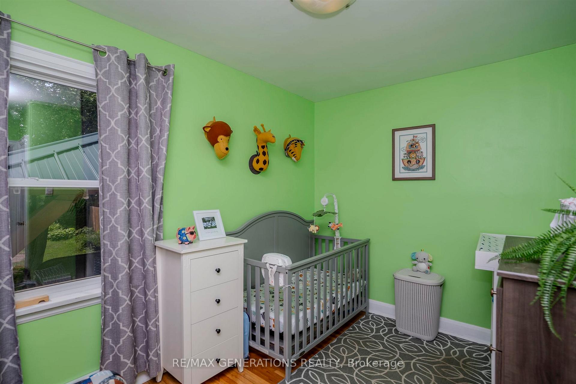Photo 12 of 2024 Hamilton Avenue, Thunder Bay, Hyde Park — HOMEH