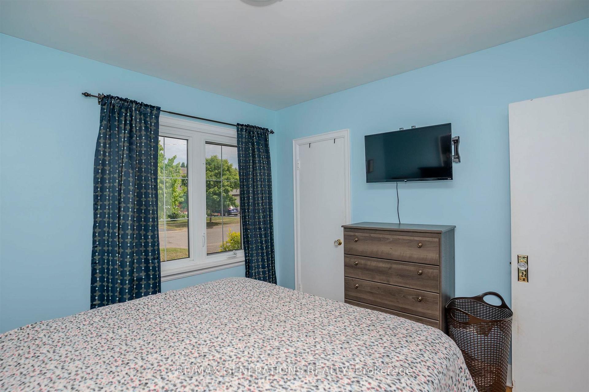 Photo 13 of 2024 Hamilton Avenue, Thunder Bay, Hyde Park — HOMEH