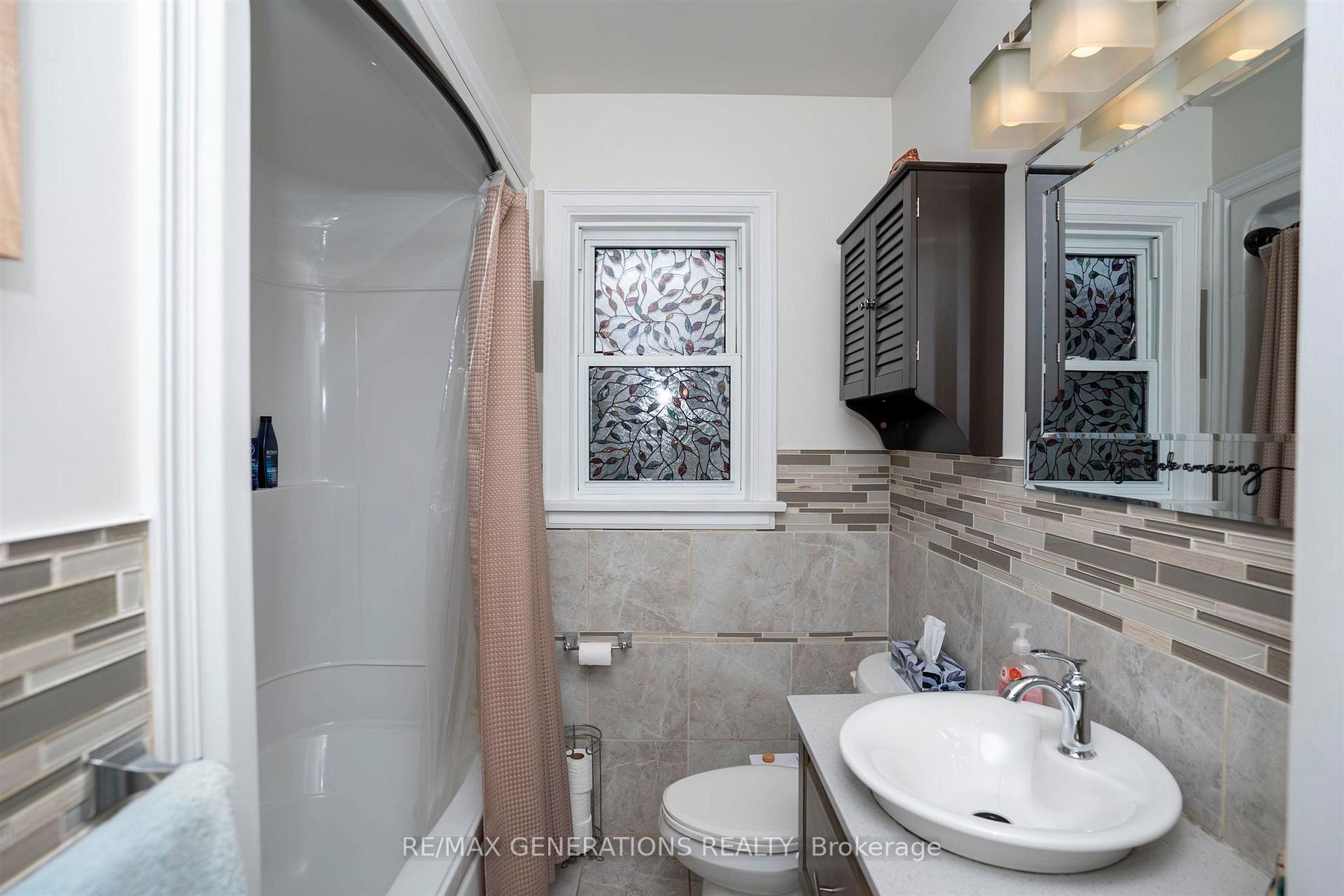 Photo 16 of 2024 Hamilton Avenue, Thunder Bay, Hyde Park — HOMEH