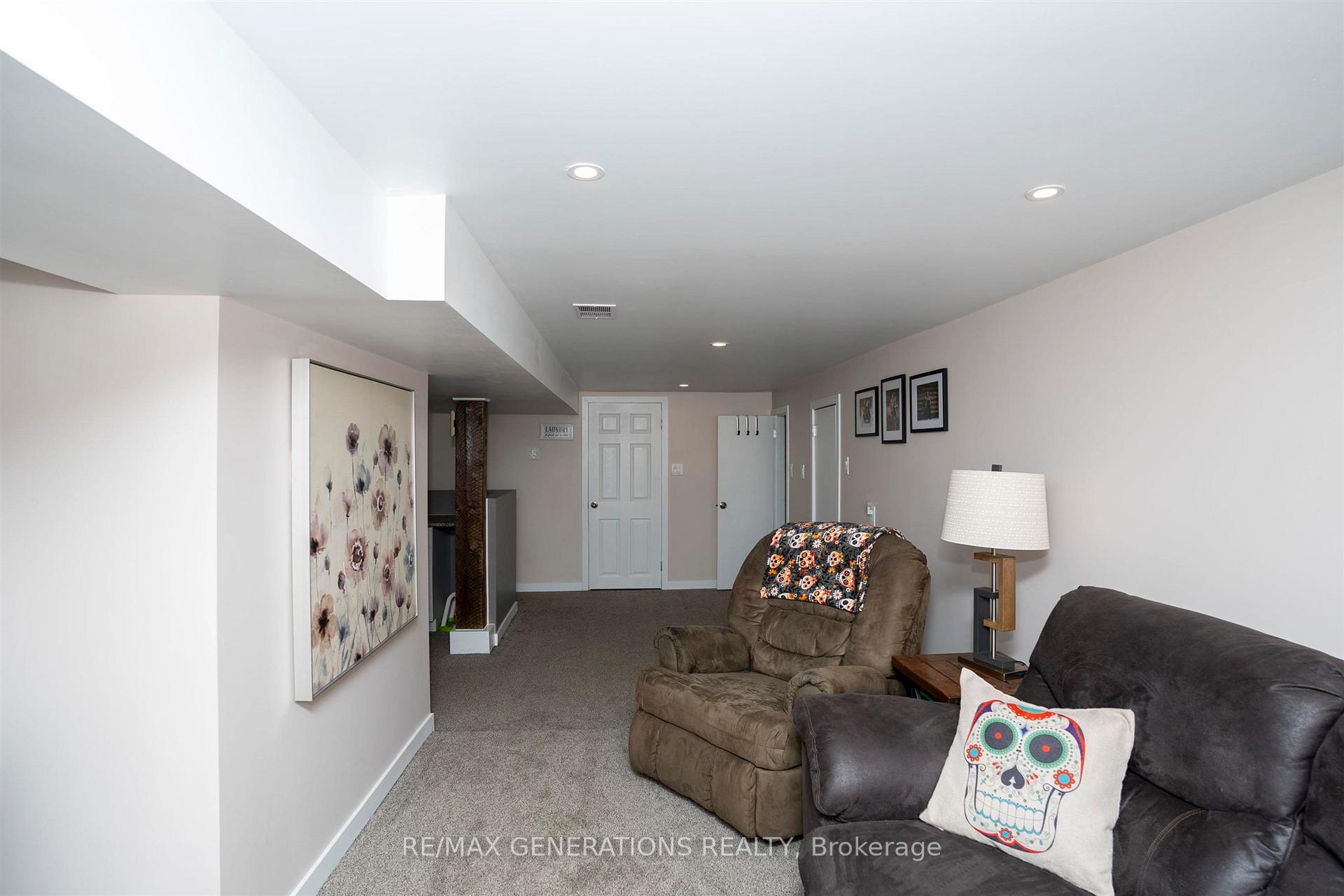 Photo 18 of 2024 Hamilton Avenue, Thunder Bay, Hyde Park — HOMEH