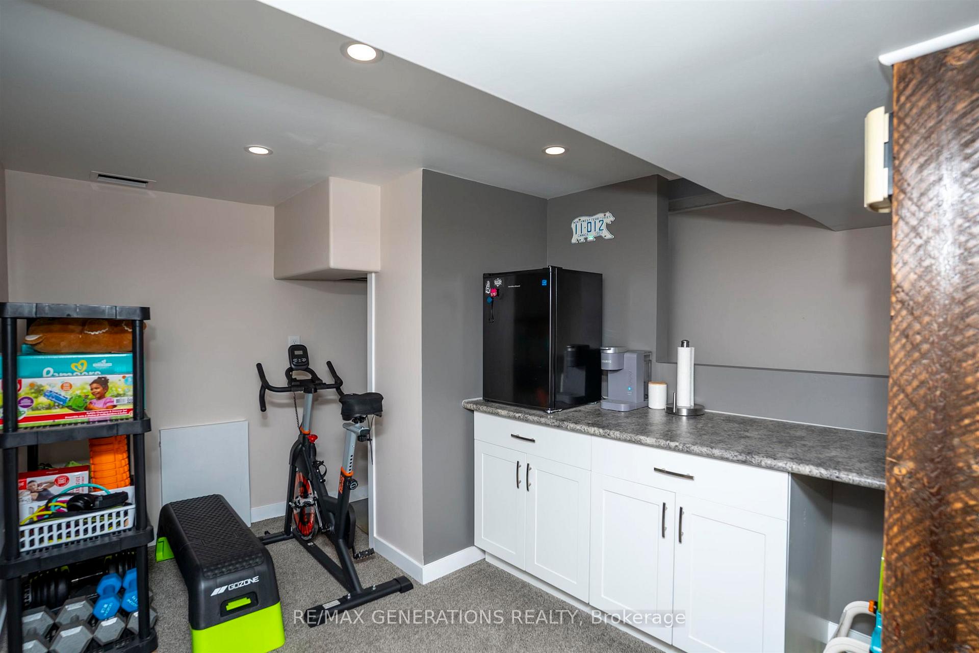 Photo 22 of 2024 Hamilton Avenue, Thunder Bay, Hyde Park — HOMEH