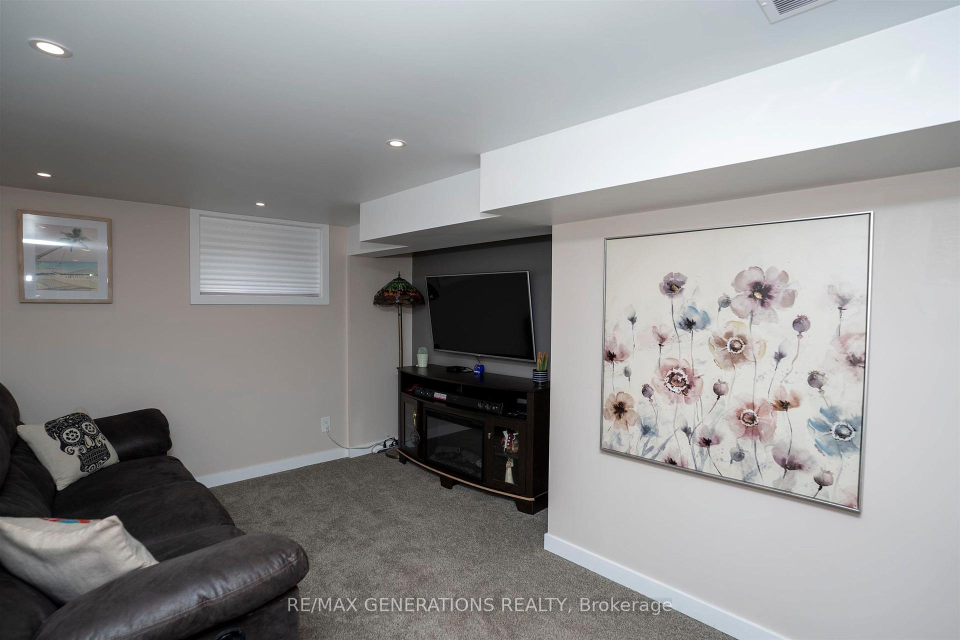 Photo 23 of 2024 Hamilton Avenue, Thunder Bay, Hyde Park — HOMEH