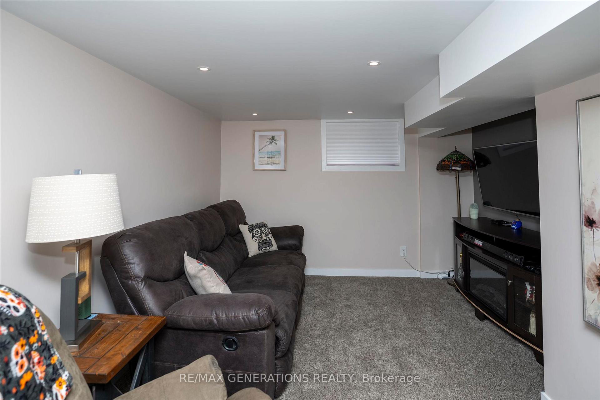 Photo 24 of 2024 Hamilton Avenue, Thunder Bay, Hyde Park — HOMEH