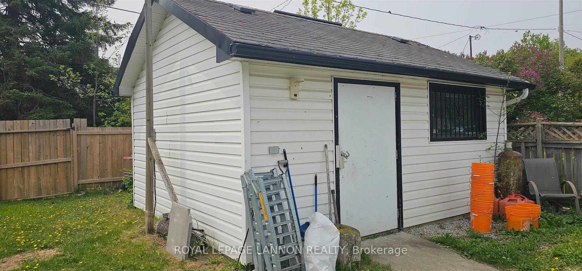 Photo 20 of 232 Francis Street W, Thunder Bay, Westfort — HOMEH