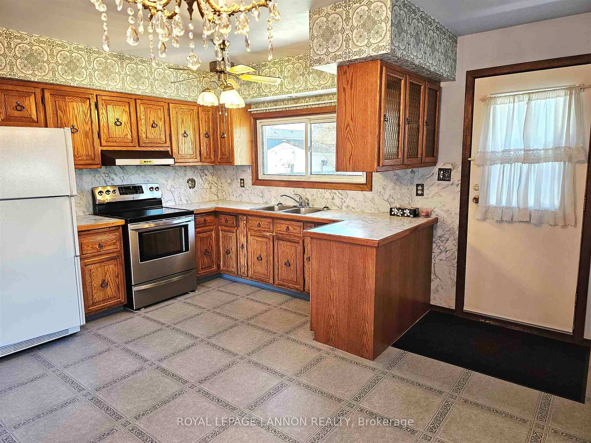 Photo 2 of 64 Mona Street, Thunder Bay, Shuniah — HOMEH