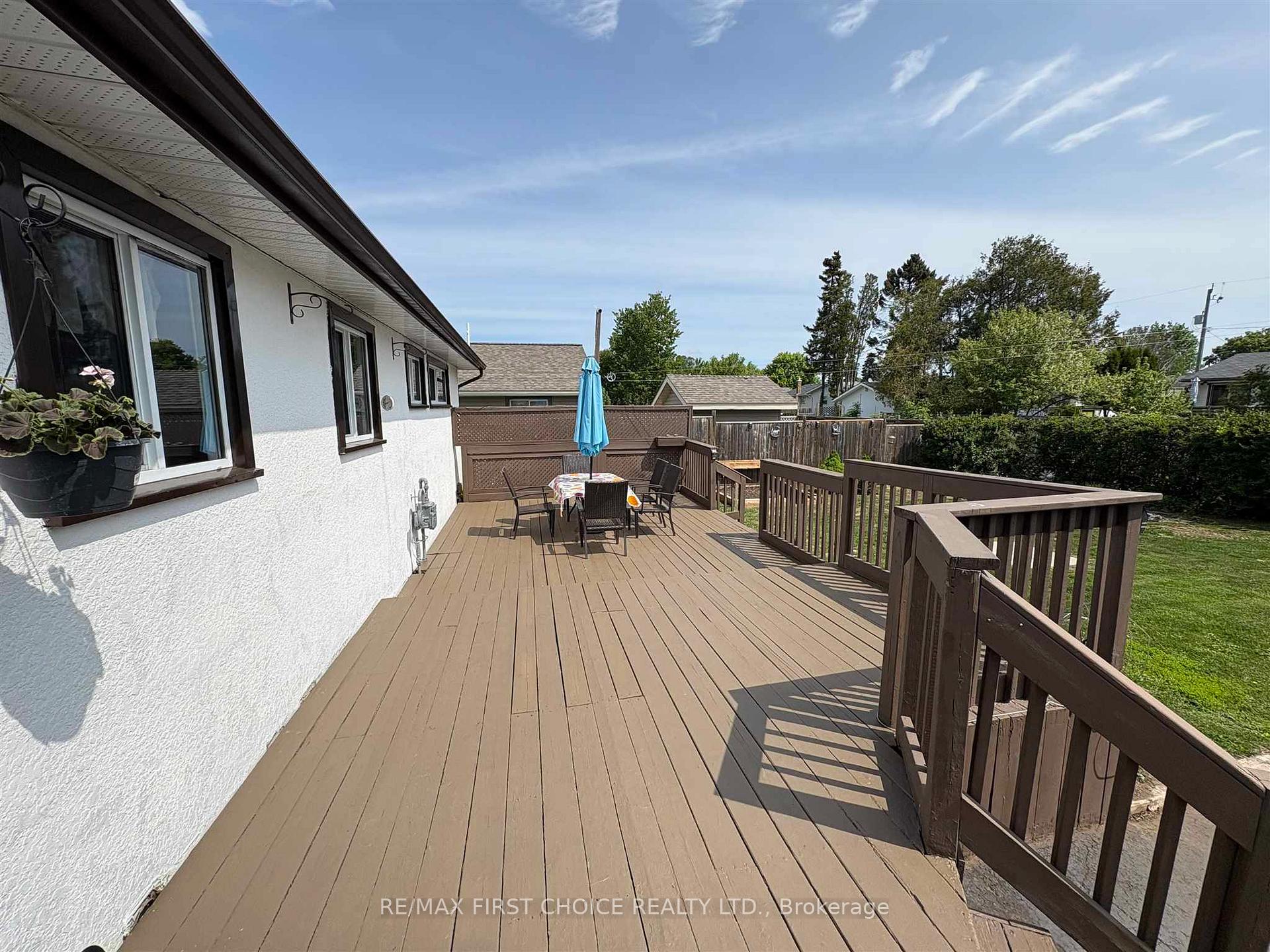 Photo 2 of 150 Penfold Street N, Thunder Bay, Shuniah — HOMEH