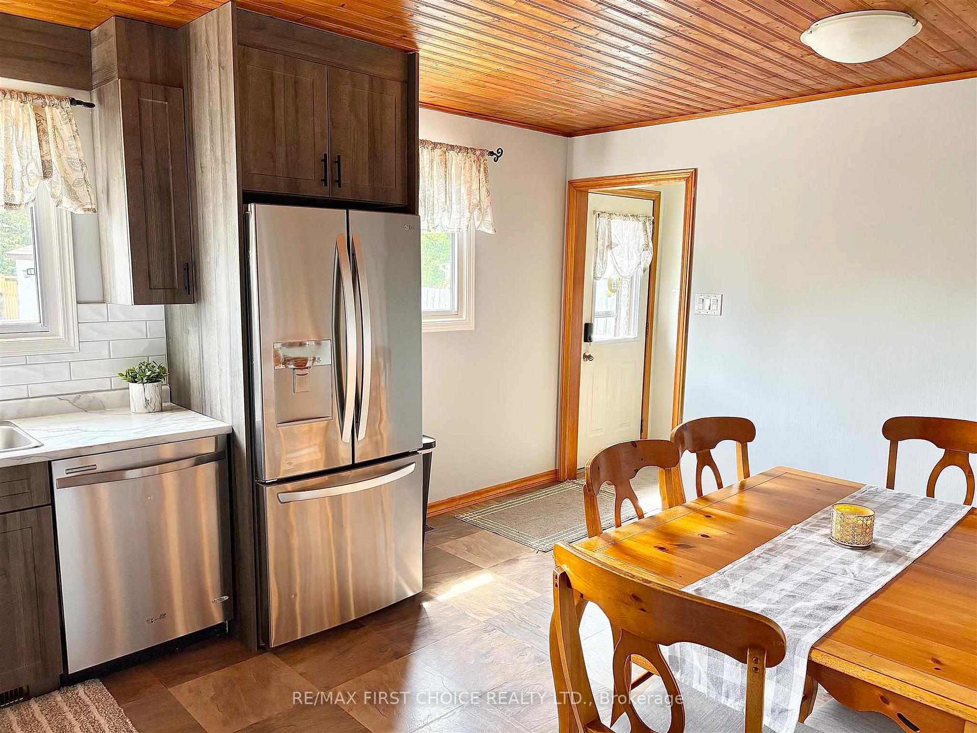 Photo 3 of 150 Penfold Street N, Thunder Bay, Shuniah — HOMEH
