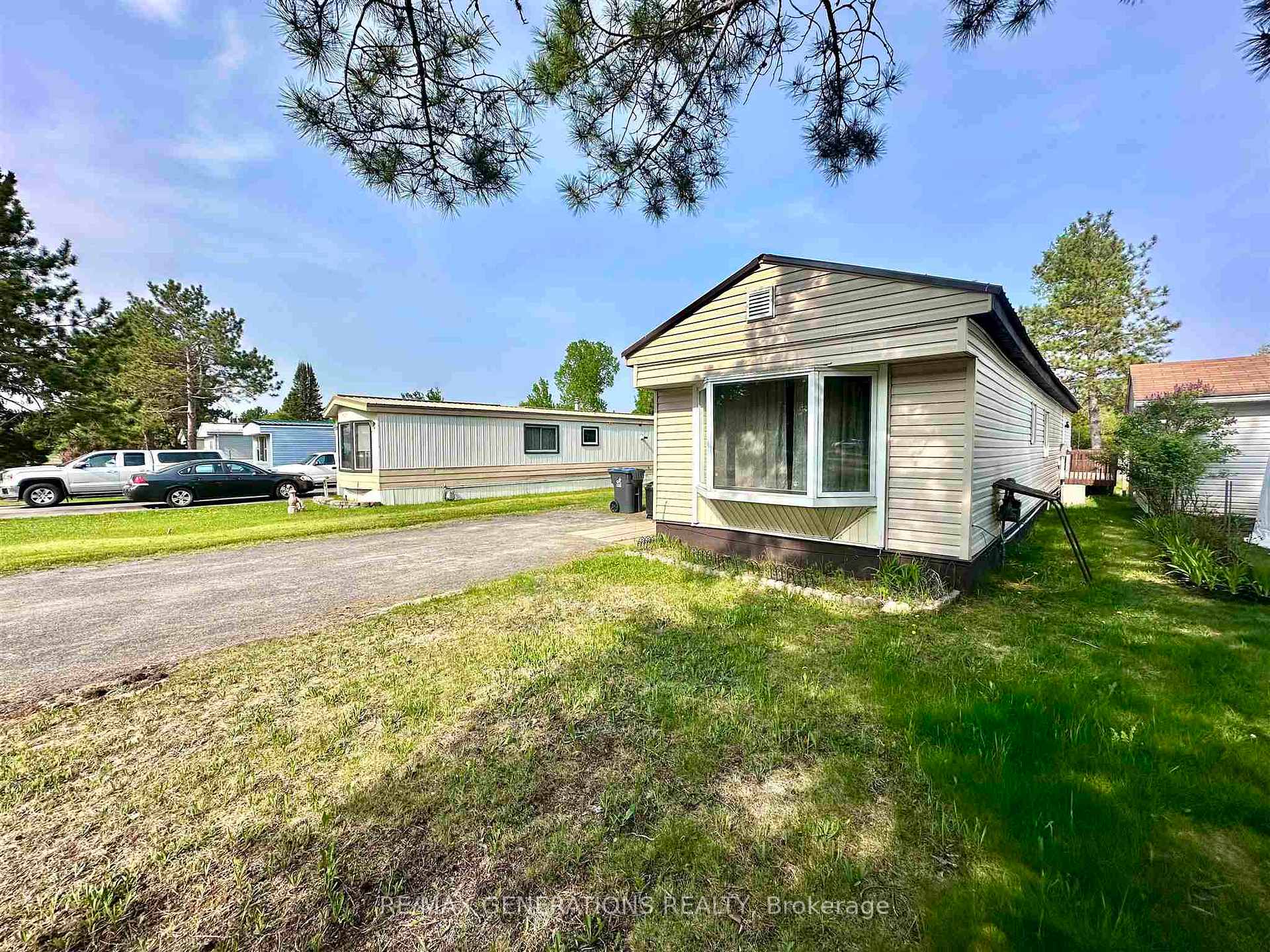 Photo 2 of 64 Taylor Drive, Thunder Bay, Rosslyn Road — HOMEH