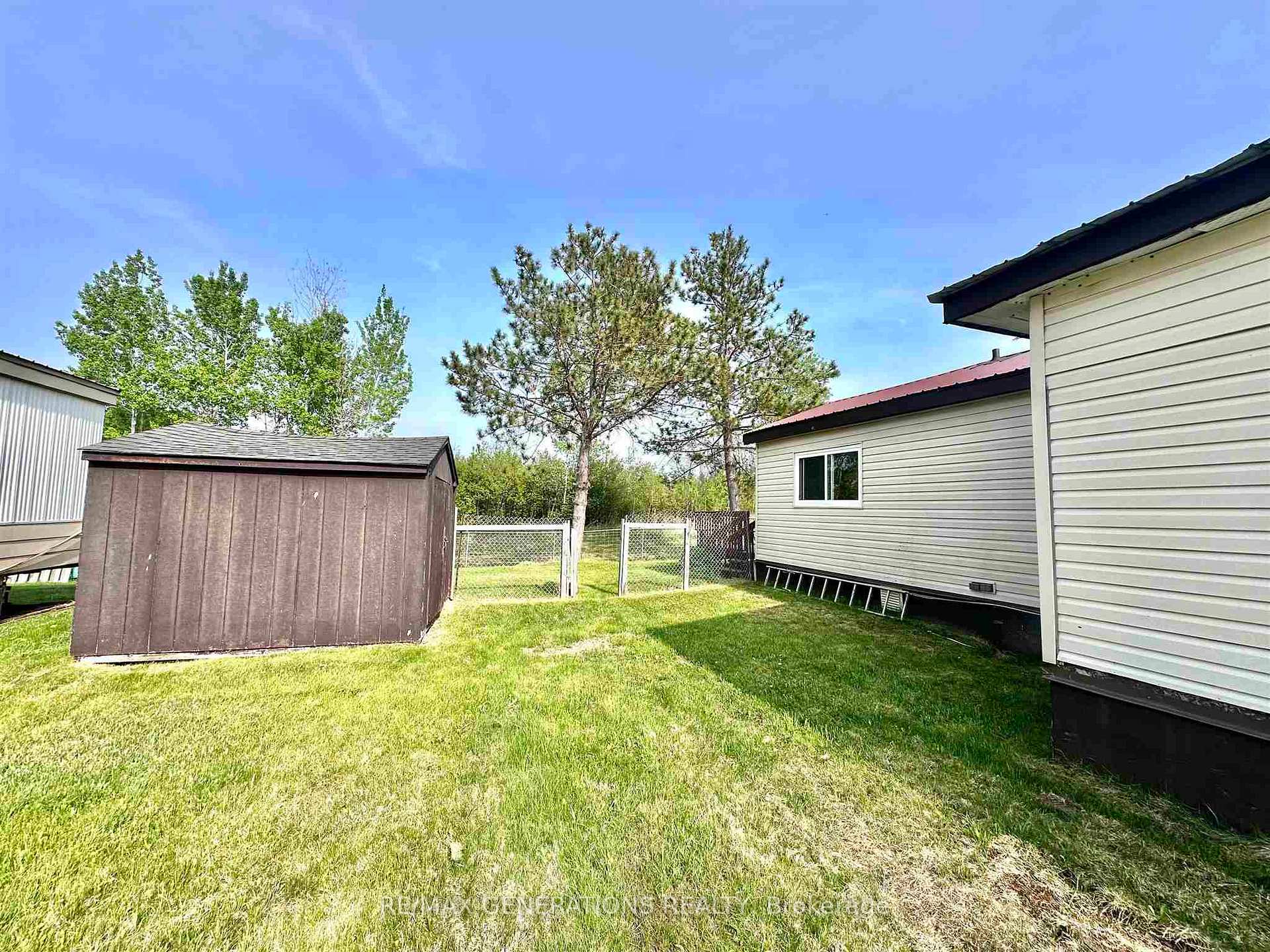 Photo 3 of 64 Taylor Drive, Thunder Bay, Rosslyn Road — HOMEH
