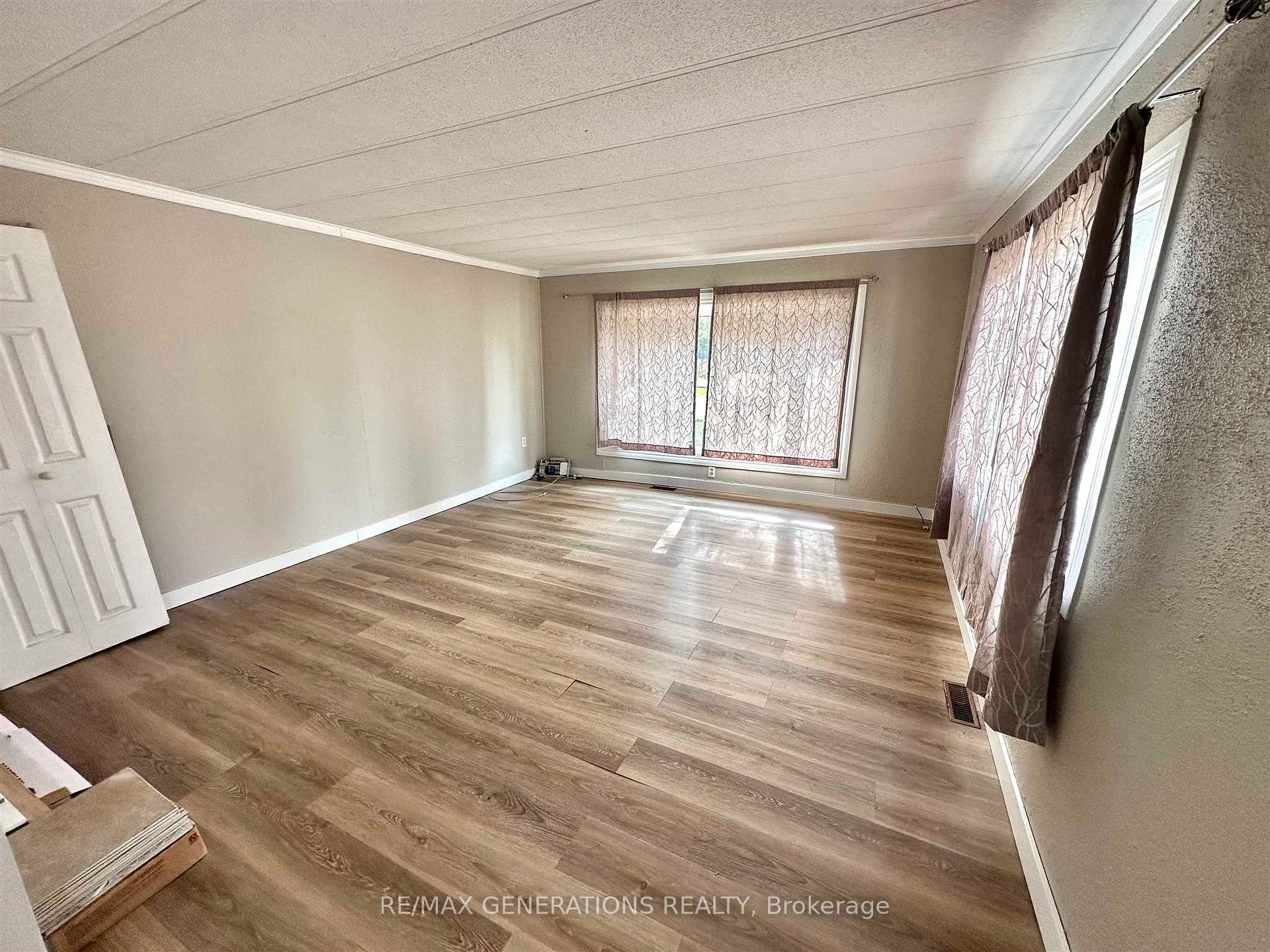 Photo 9 of 64 Taylor Drive, Thunder Bay, Rosslyn Road — HOMEH