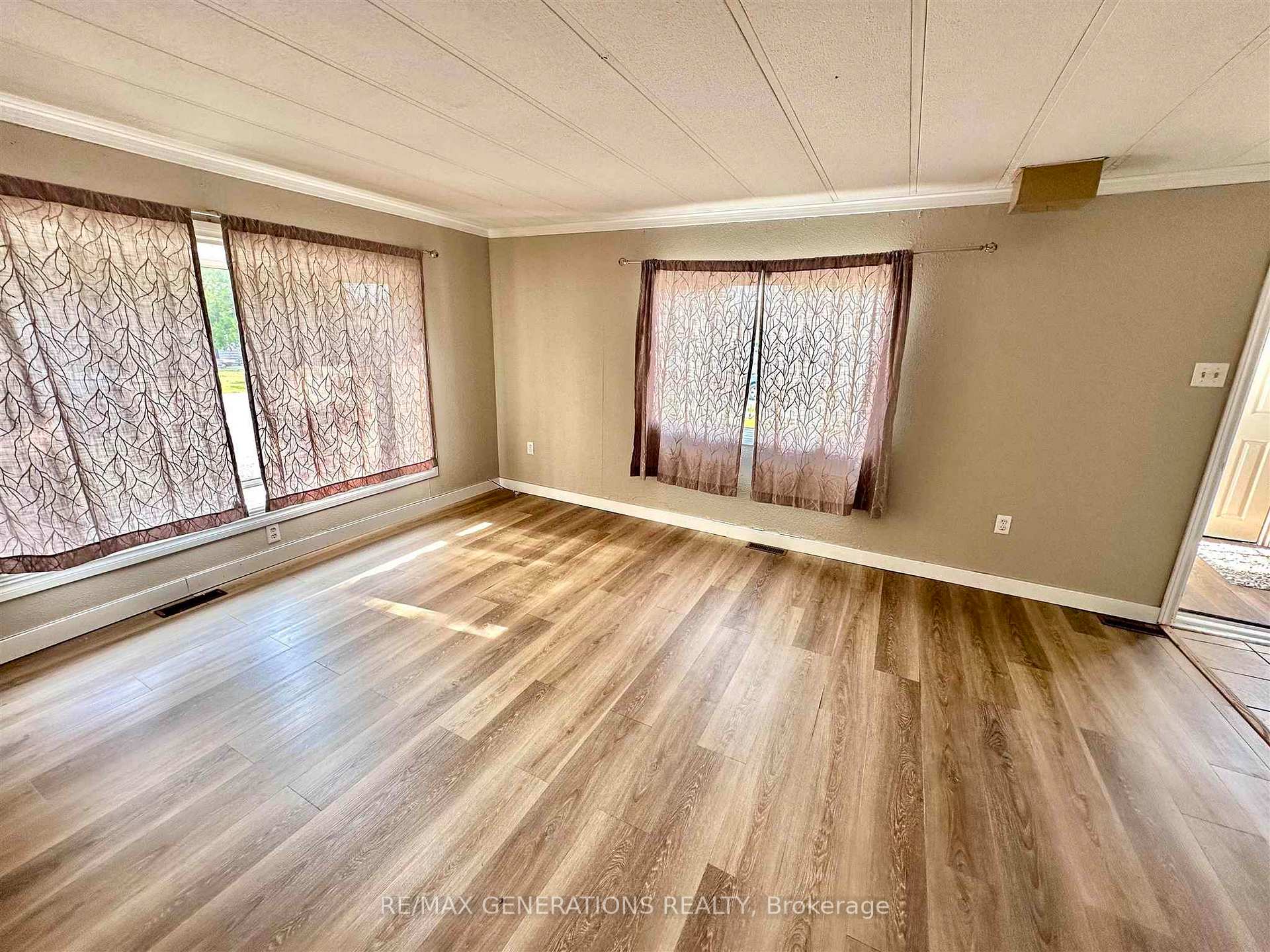 Photo 10 of 64 Taylor Drive, Thunder Bay, Rosslyn Road — HOMEH