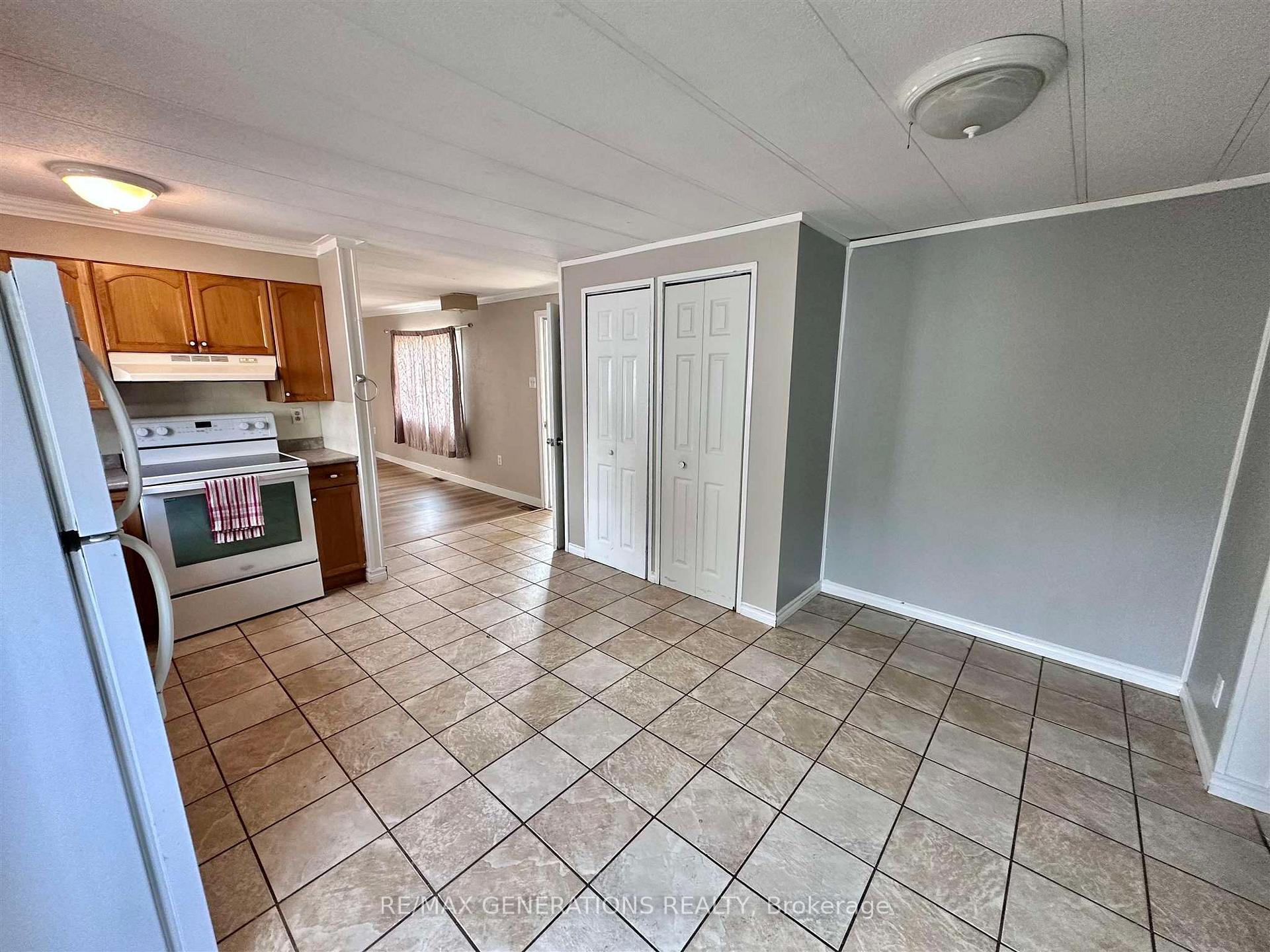 Photo 11 of 64 Taylor Drive, Thunder Bay, Rosslyn Road — HOMEH