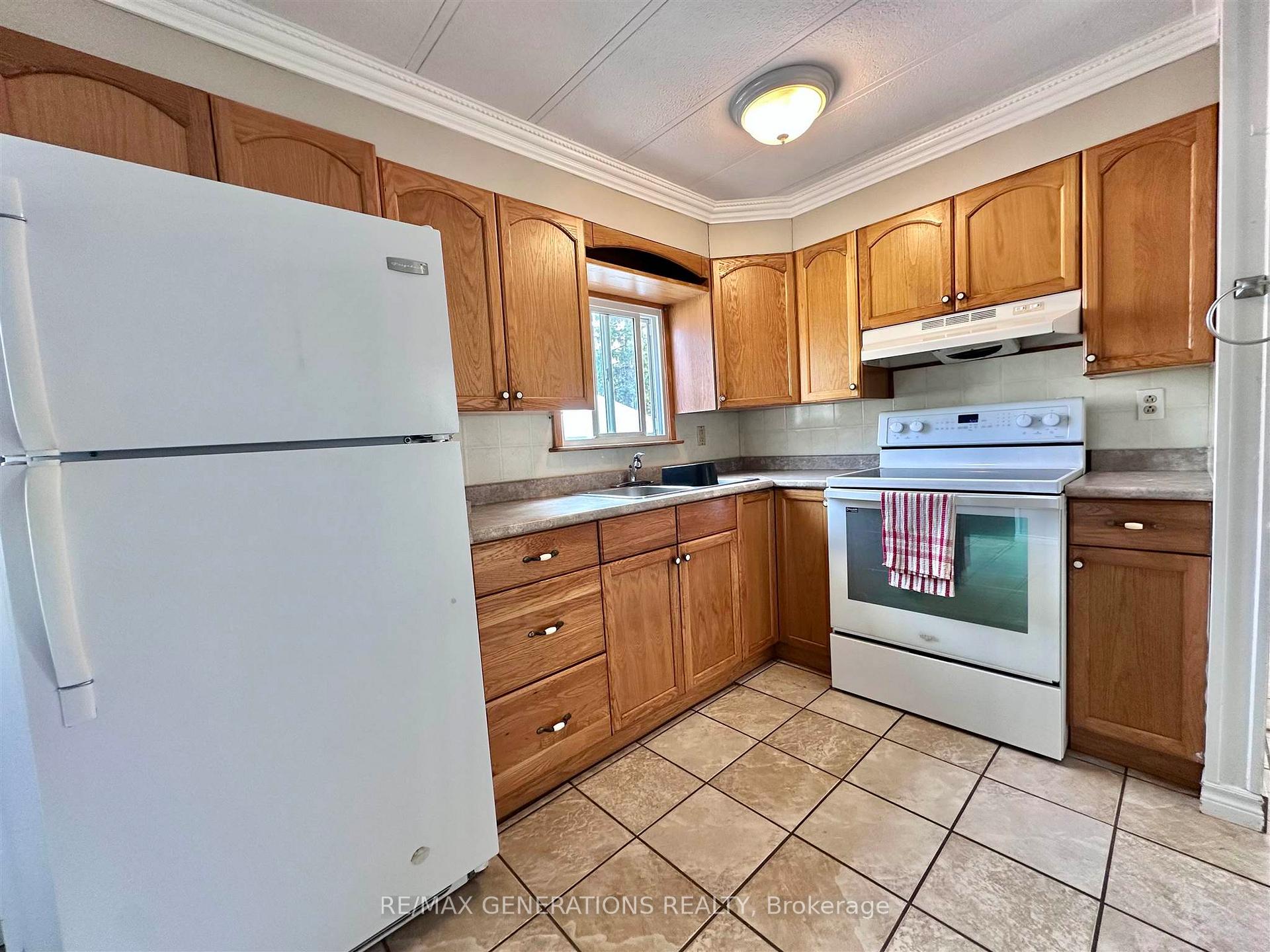 Photo 21 of 64 Taylor Drive, Thunder Bay, Rosslyn Road — HOMEH
