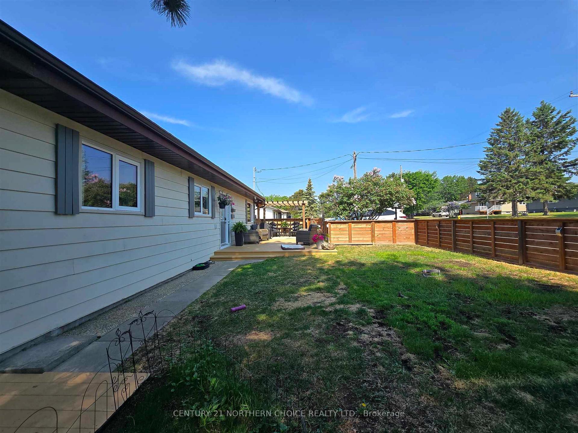 Photo 2 of 1517 Valley Drive, Kenora, Donkirk Heights — HOMEH