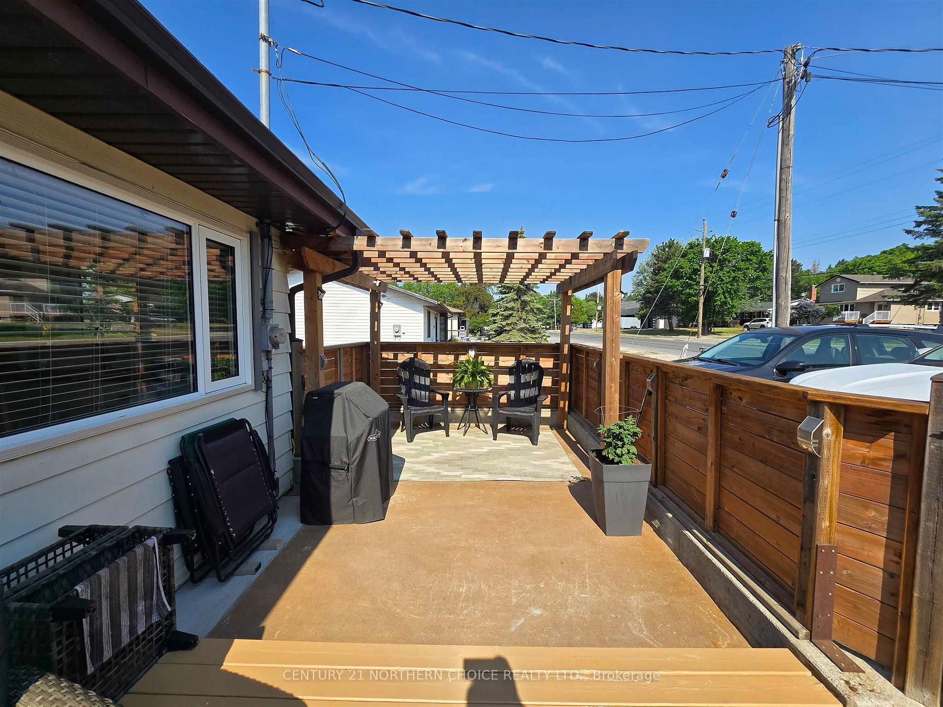 Photo 4 of 1517 Valley Drive, Kenora, Donkirk Heights — HOMEH