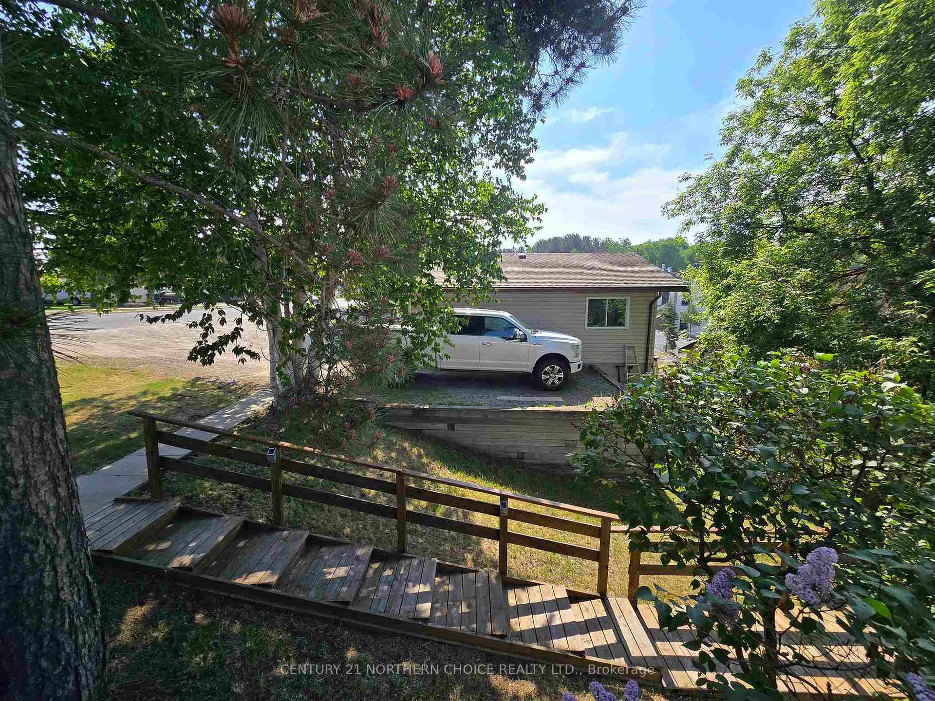 Photo 7 of 1517 Valley Drive, Kenora, Donkirk Heights — HOMEH