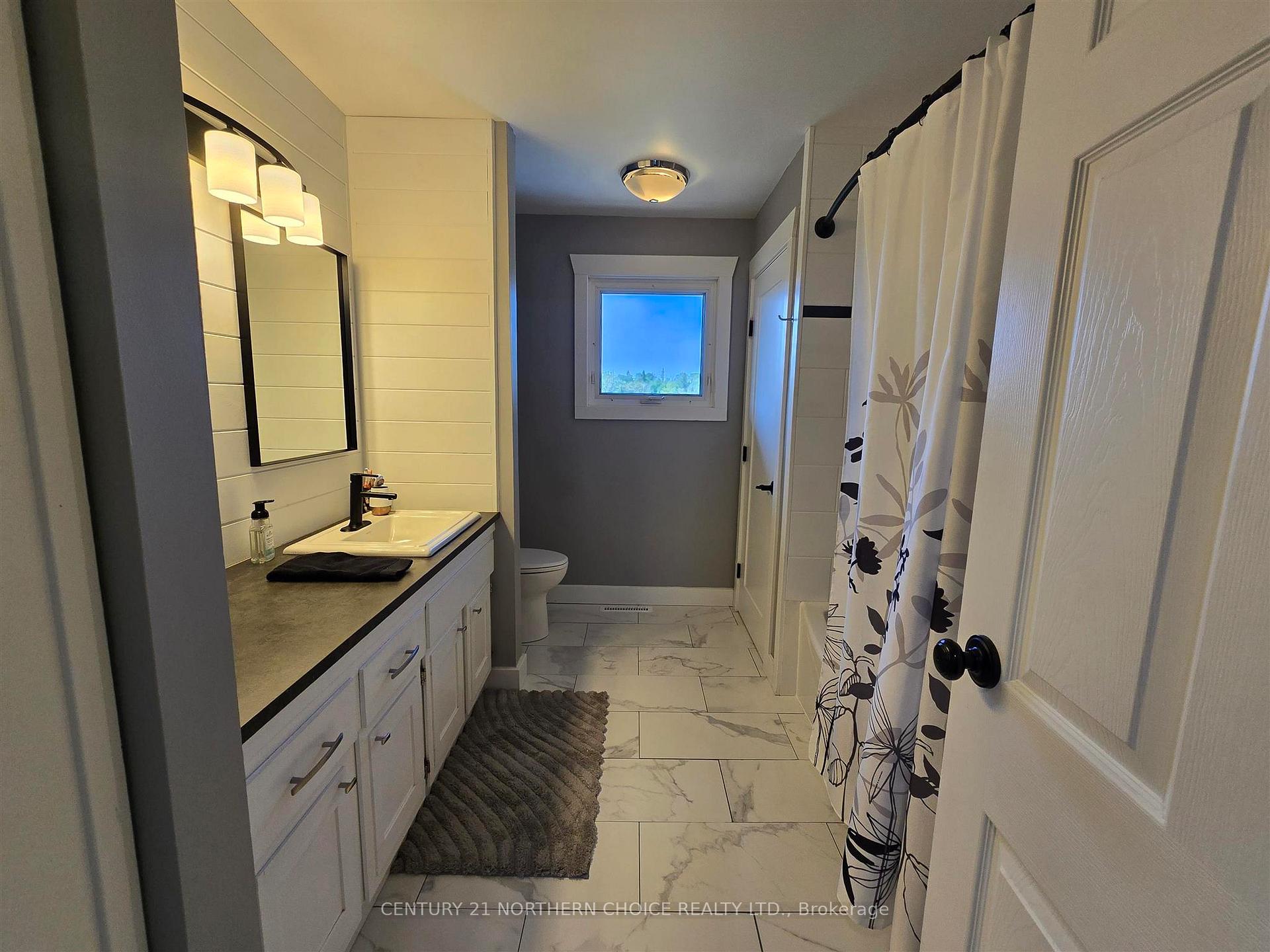 Photo 21 of 1517 Valley Drive, Kenora, Donkirk Heights — HOMEH