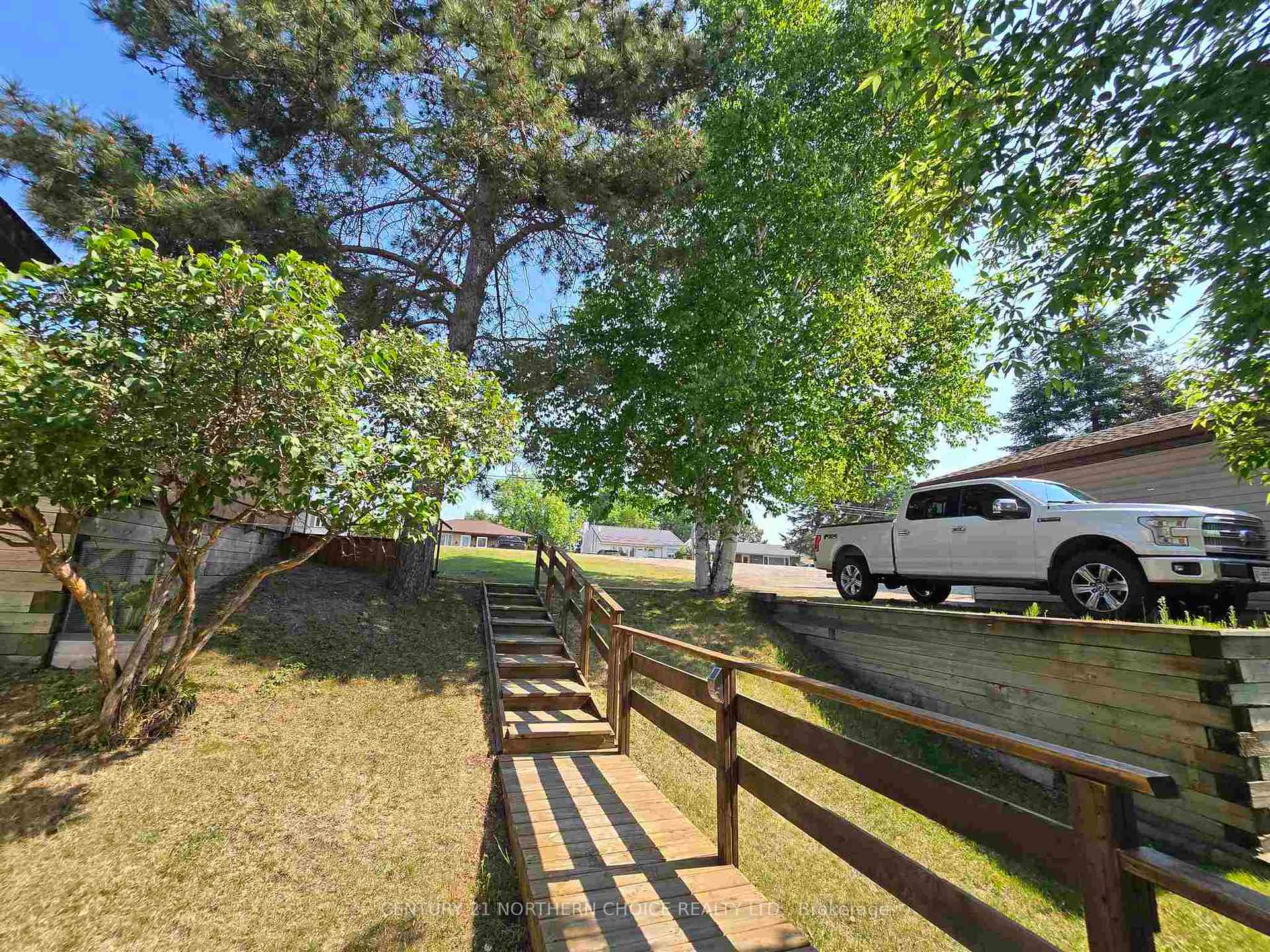 Photo 39 of 1517 Valley Drive, Kenora, Donkirk Heights — HOMEH