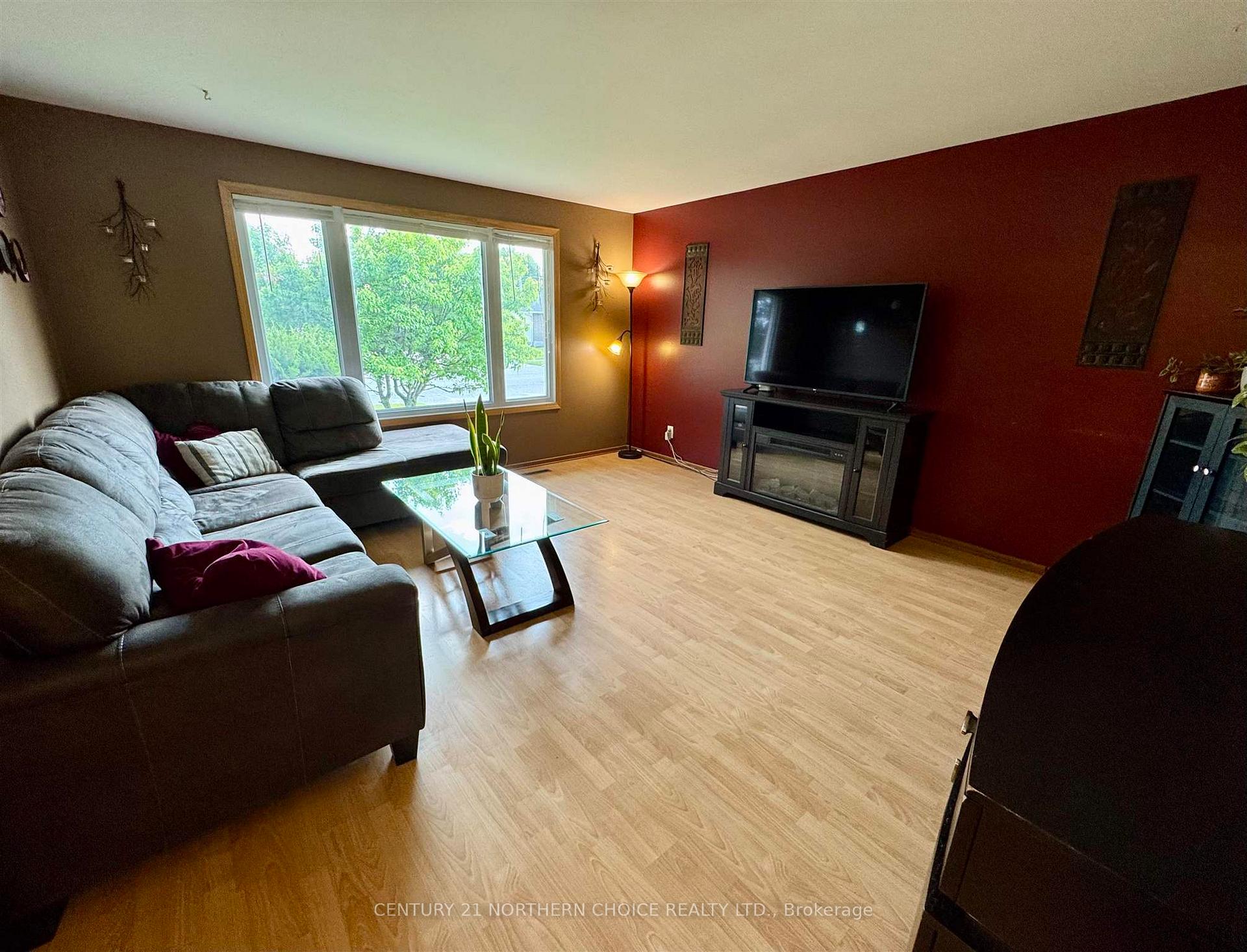 Photo 3 of 700 First Street, Fort Frances — HOMEH