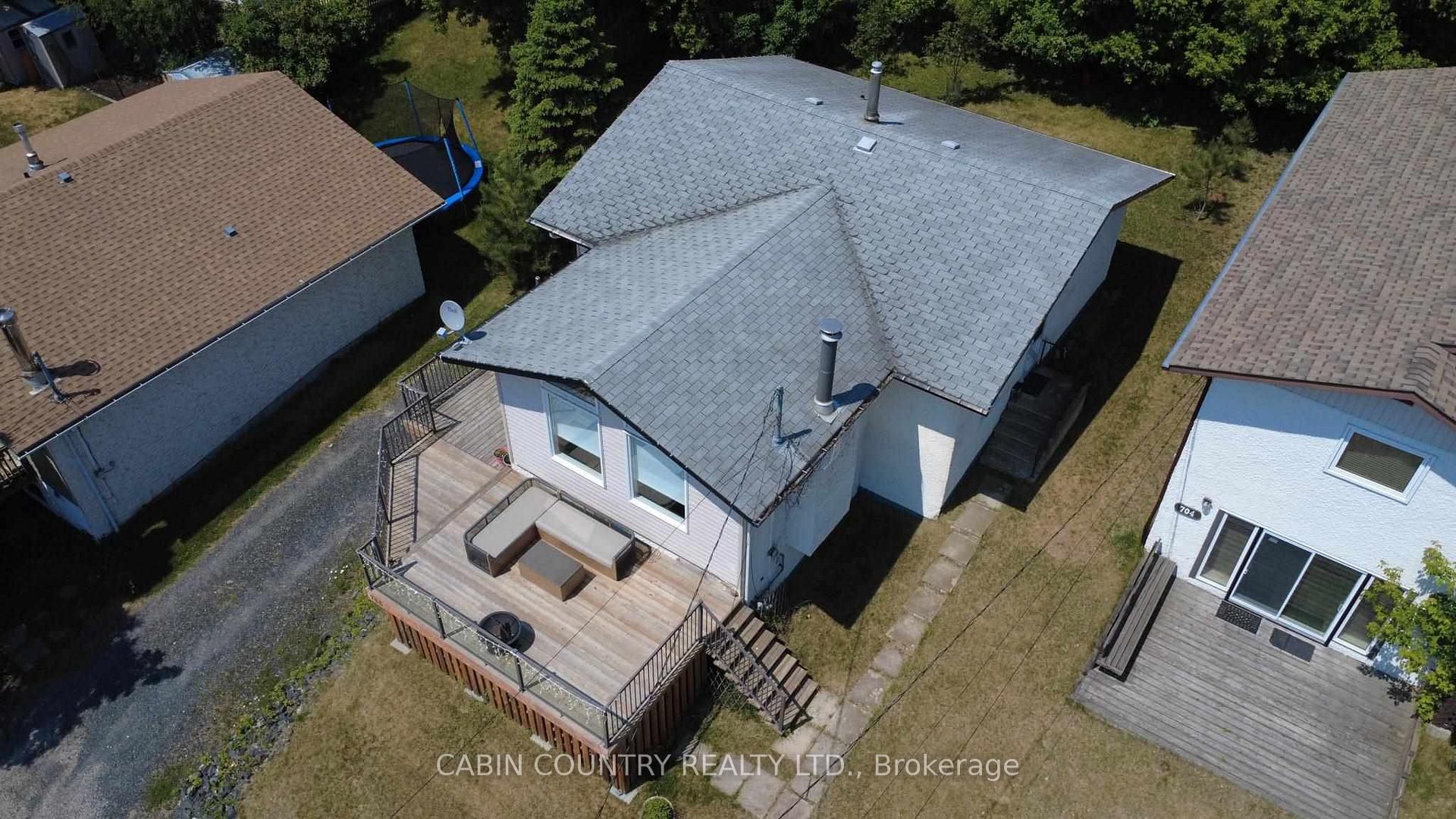 Photo 2 of 706 Beach Road, Kenora, Keewatin — HOMEH