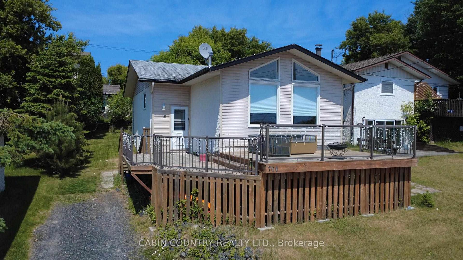 Photo 3 of 706 Beach Road, Kenora, Keewatin — HOMEH