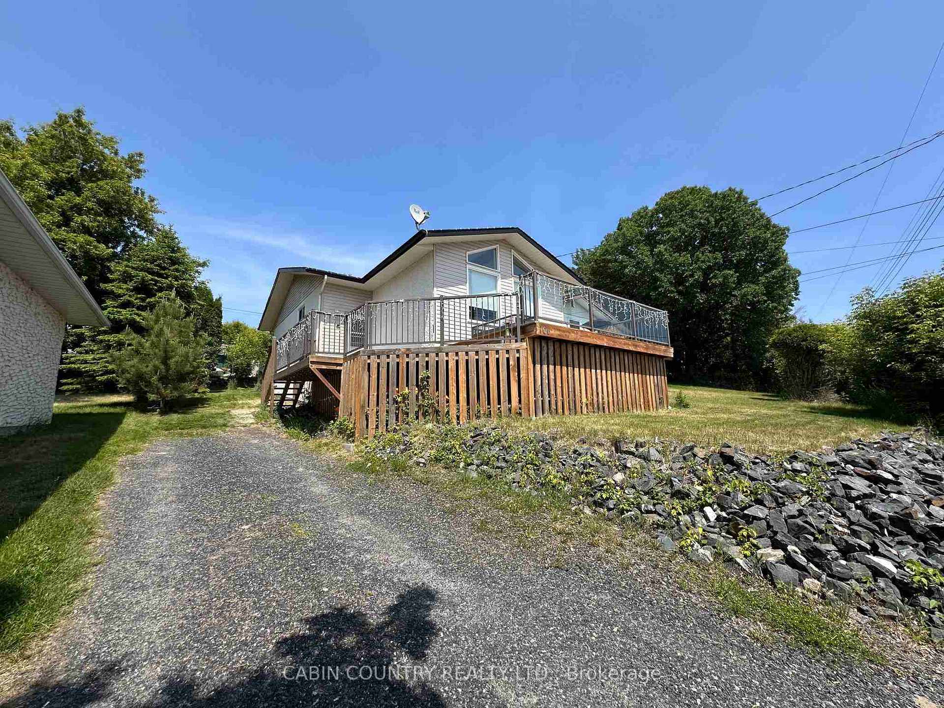 Photo 4 of 706 Beach Road, Kenora, Keewatin — HOMEH